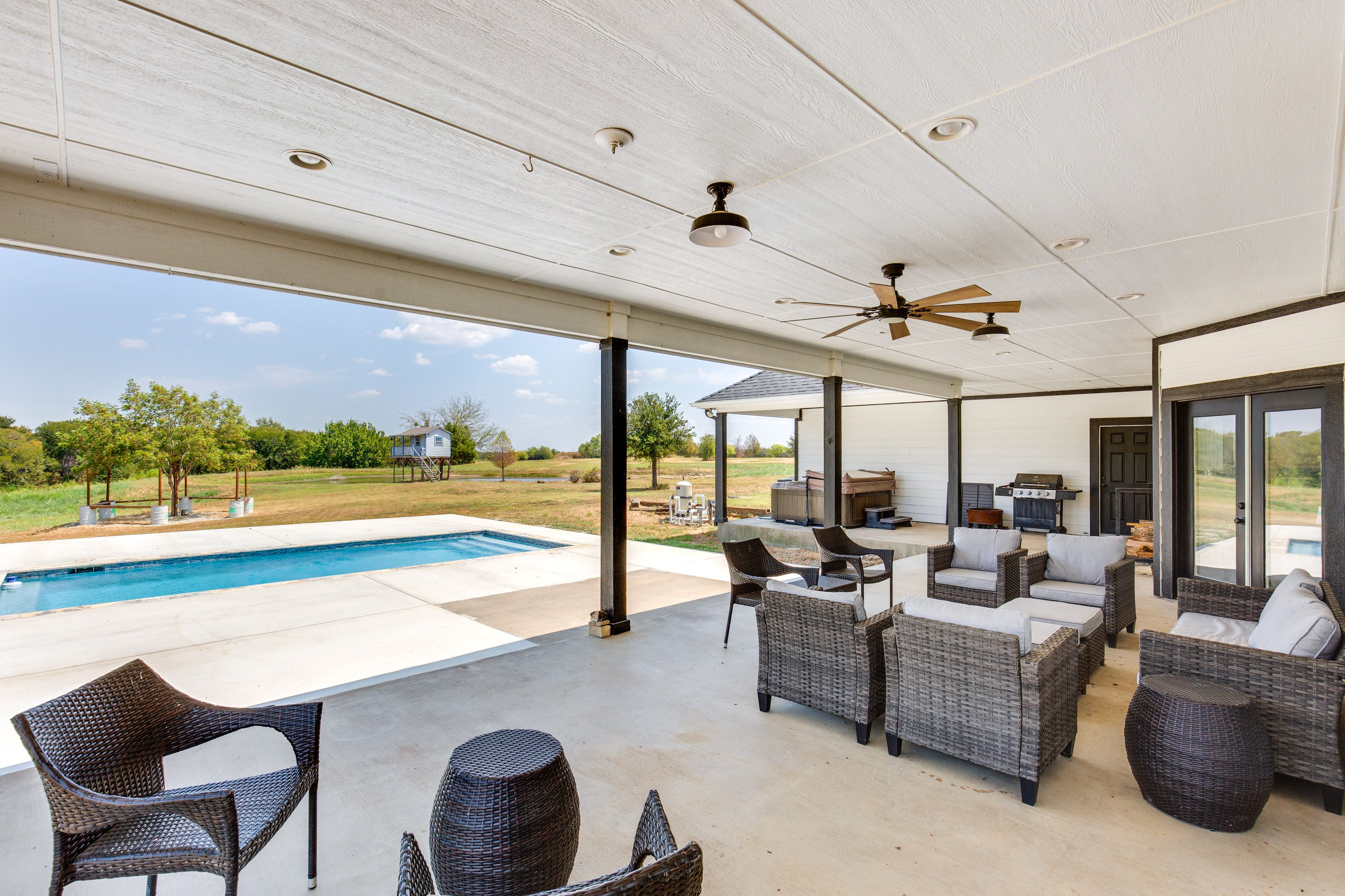 Covered Patio | Gas Grill | Private Hot Tub