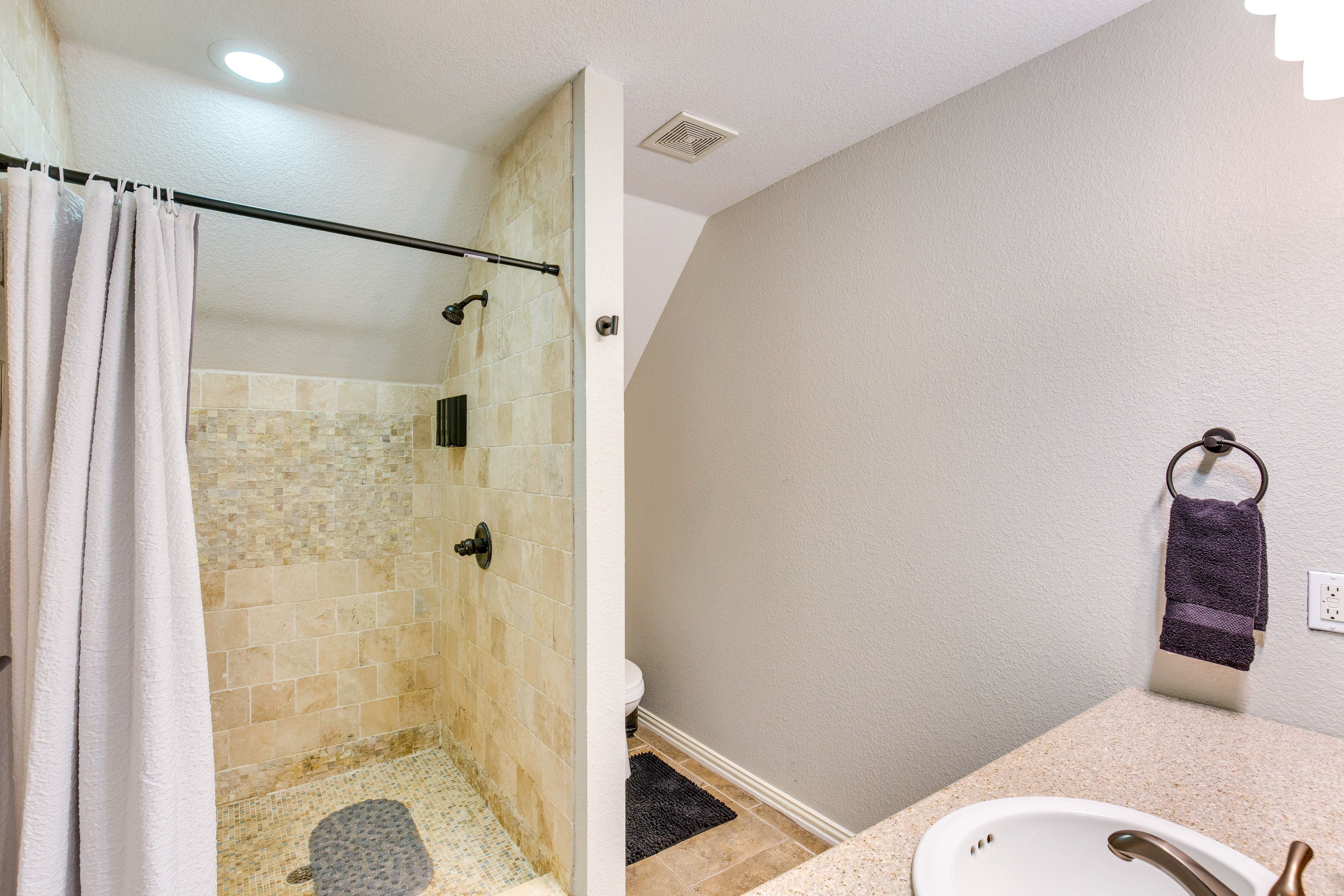 Full Bathroom | Hair Dryer | Iron & Board