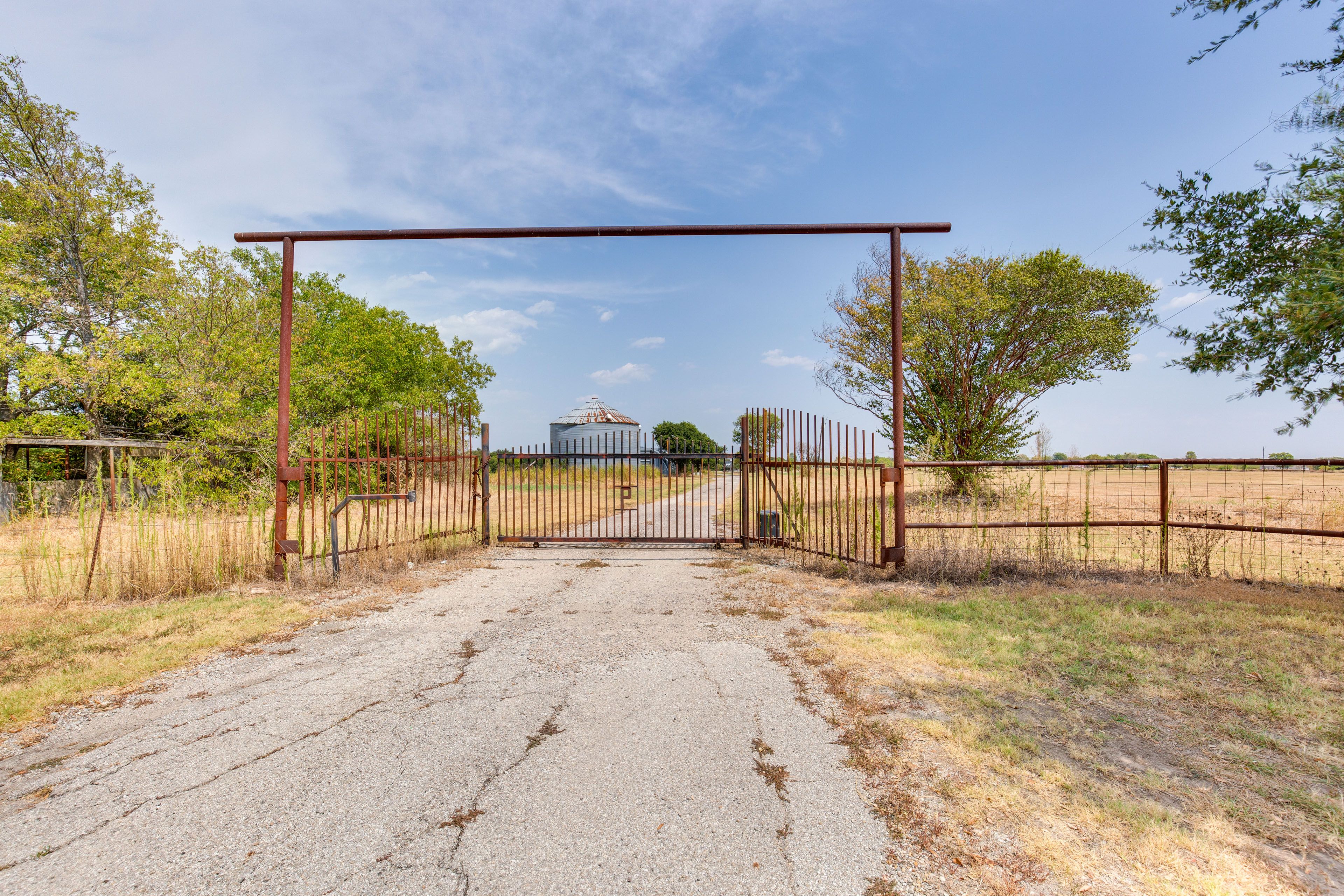 Parking | Driveway (10 Vehicles) | RV/Trailer Parking