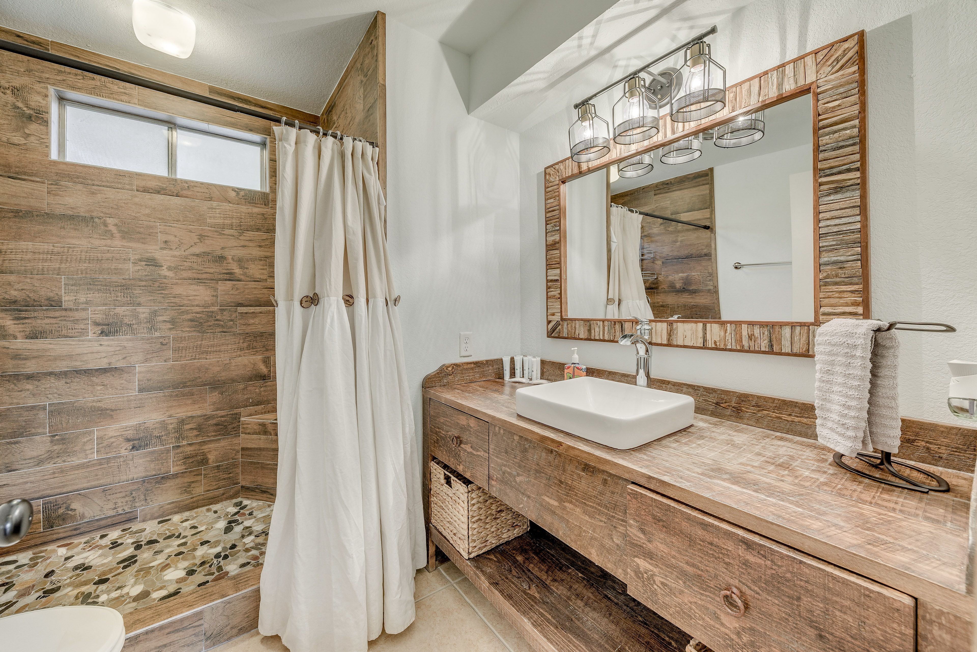 Full Bath | Towels Provided | Hair Dryer