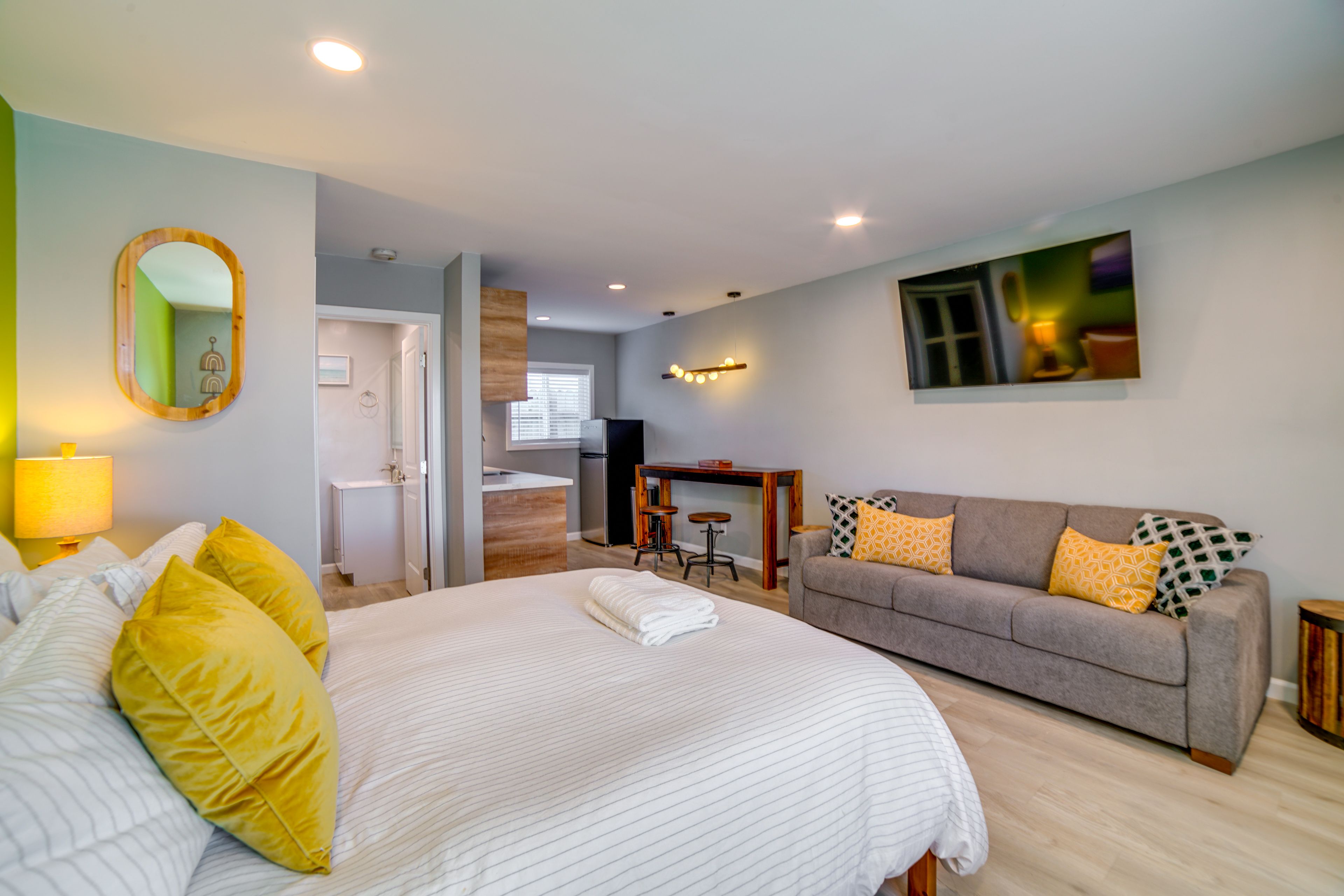 Studio | High-Speed WiFi | Smart TV | Central A/C & Heat | Pet Friendly w/ Fee