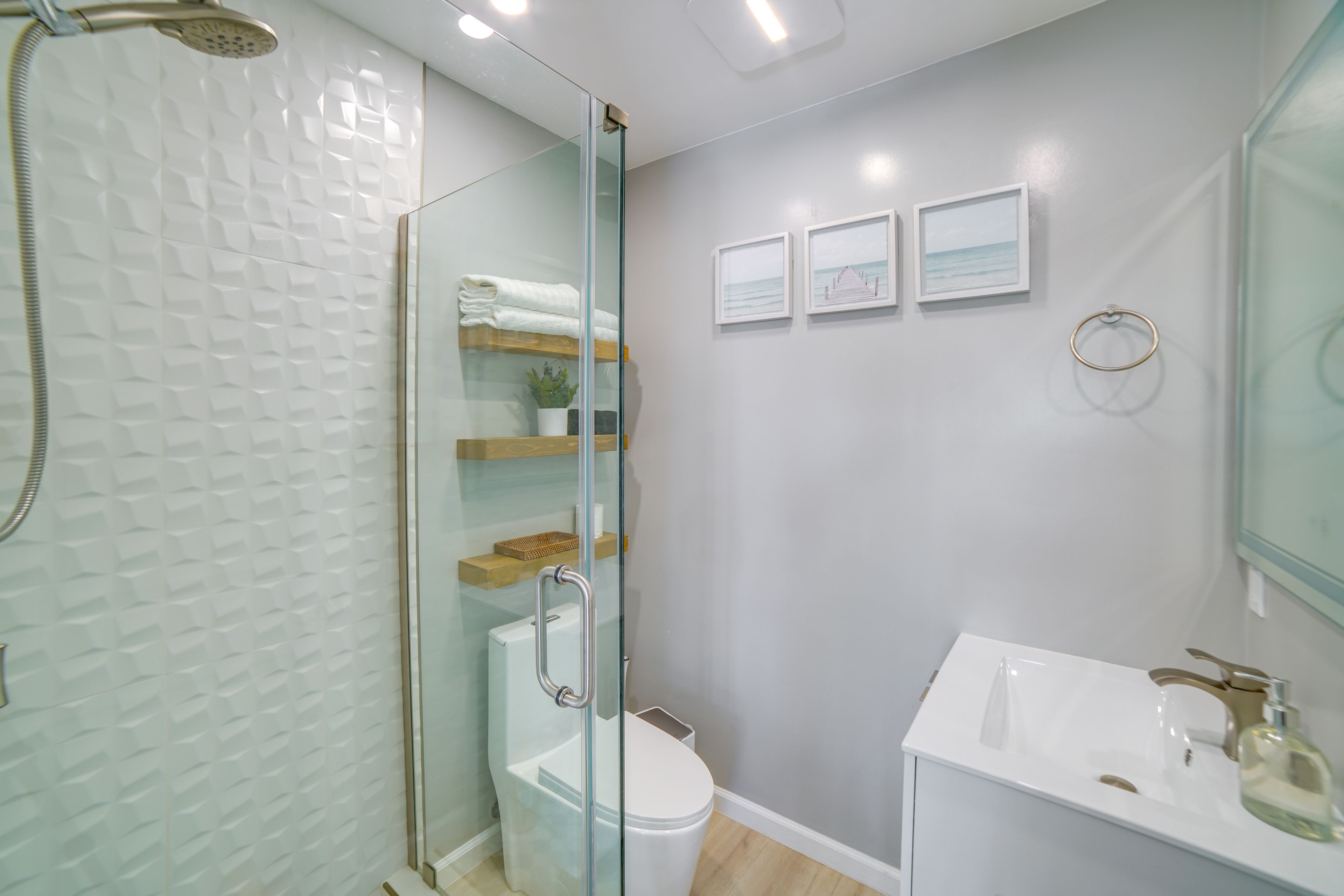 Full Bathroom