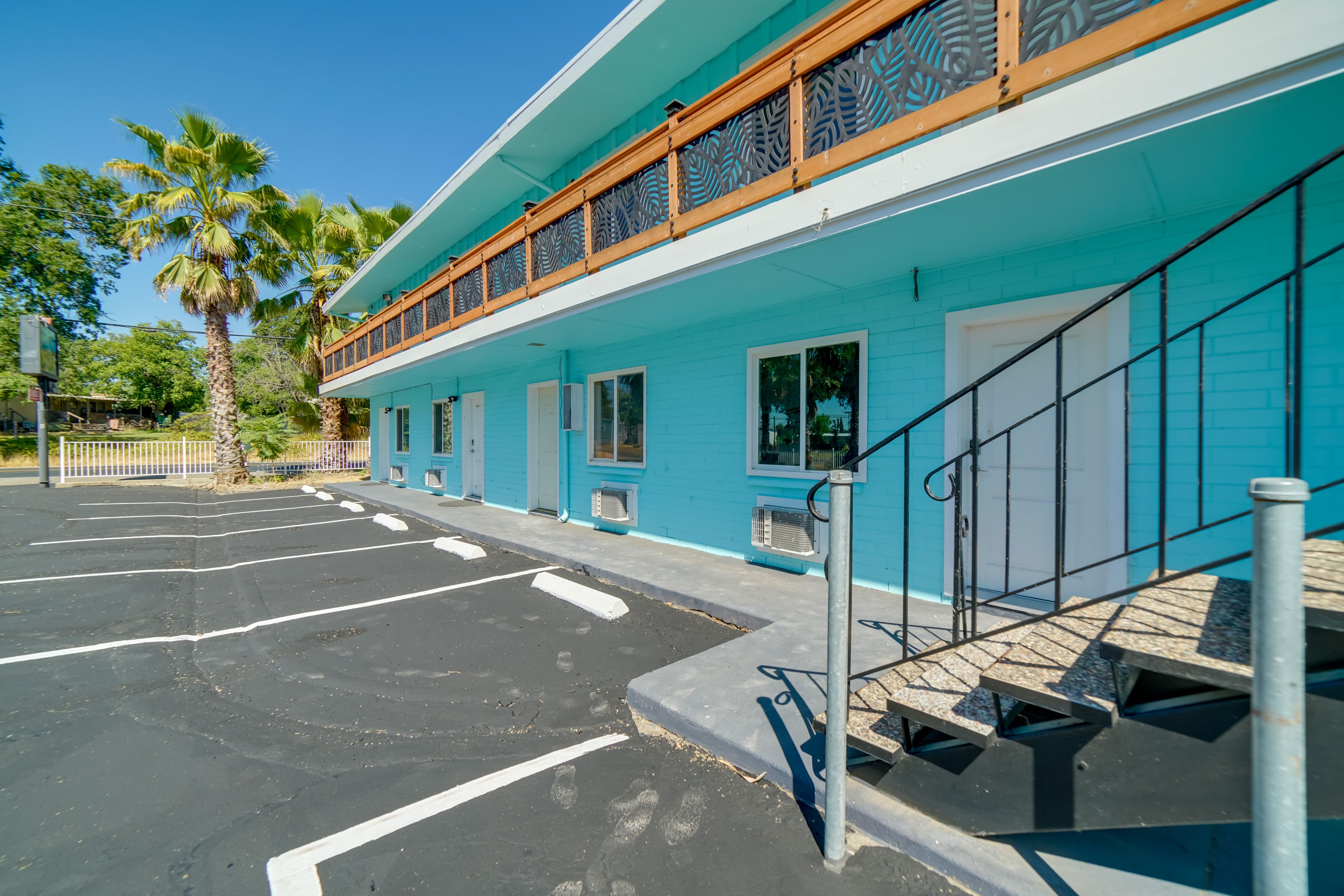 Parking | Parking Lot (1 Vehicle) | Free Street Parking | RV/Trailers Allowed