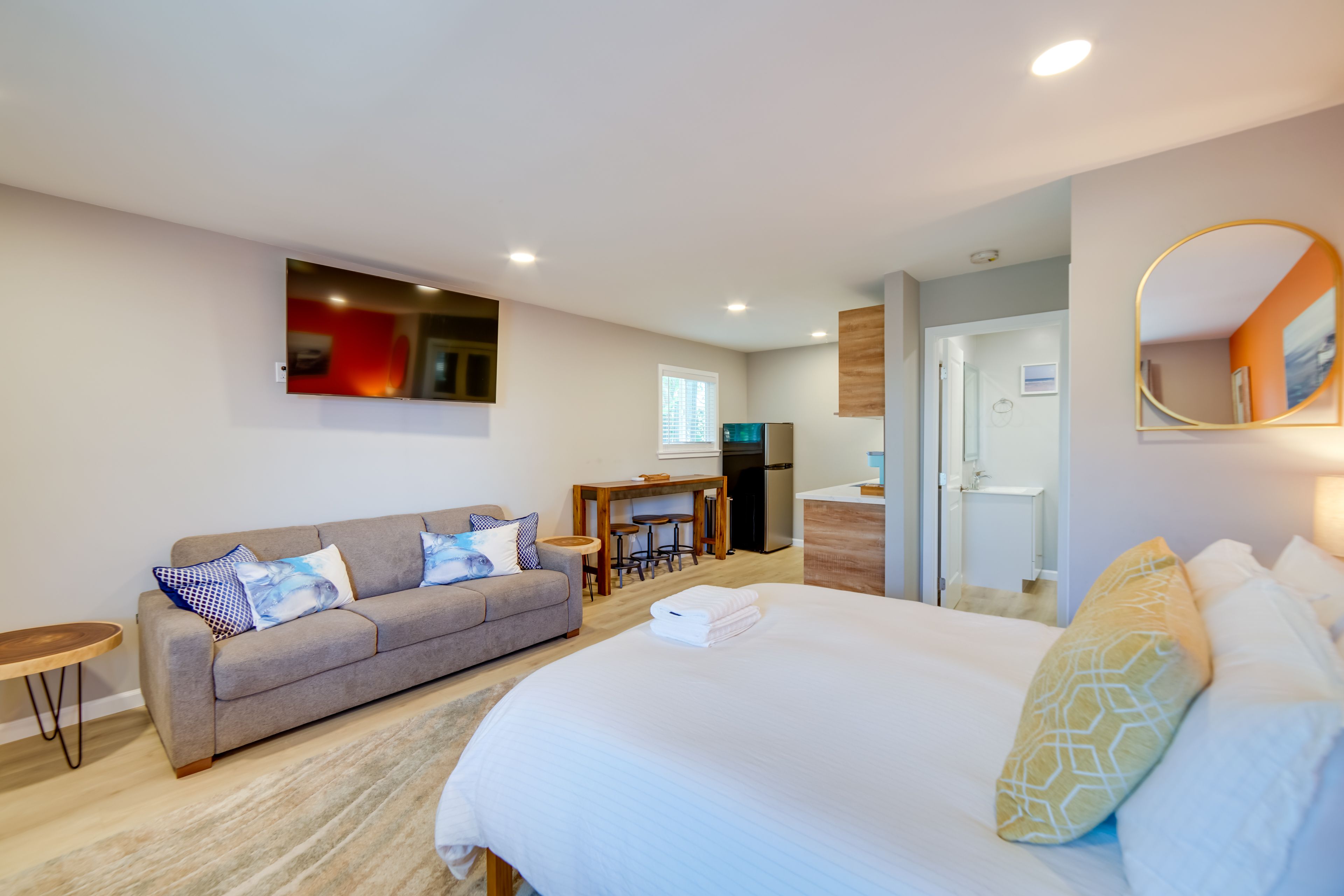 Studio | Queen Bed | Queen Sleeper Sofa | Linens Provided | Laptop Friendly