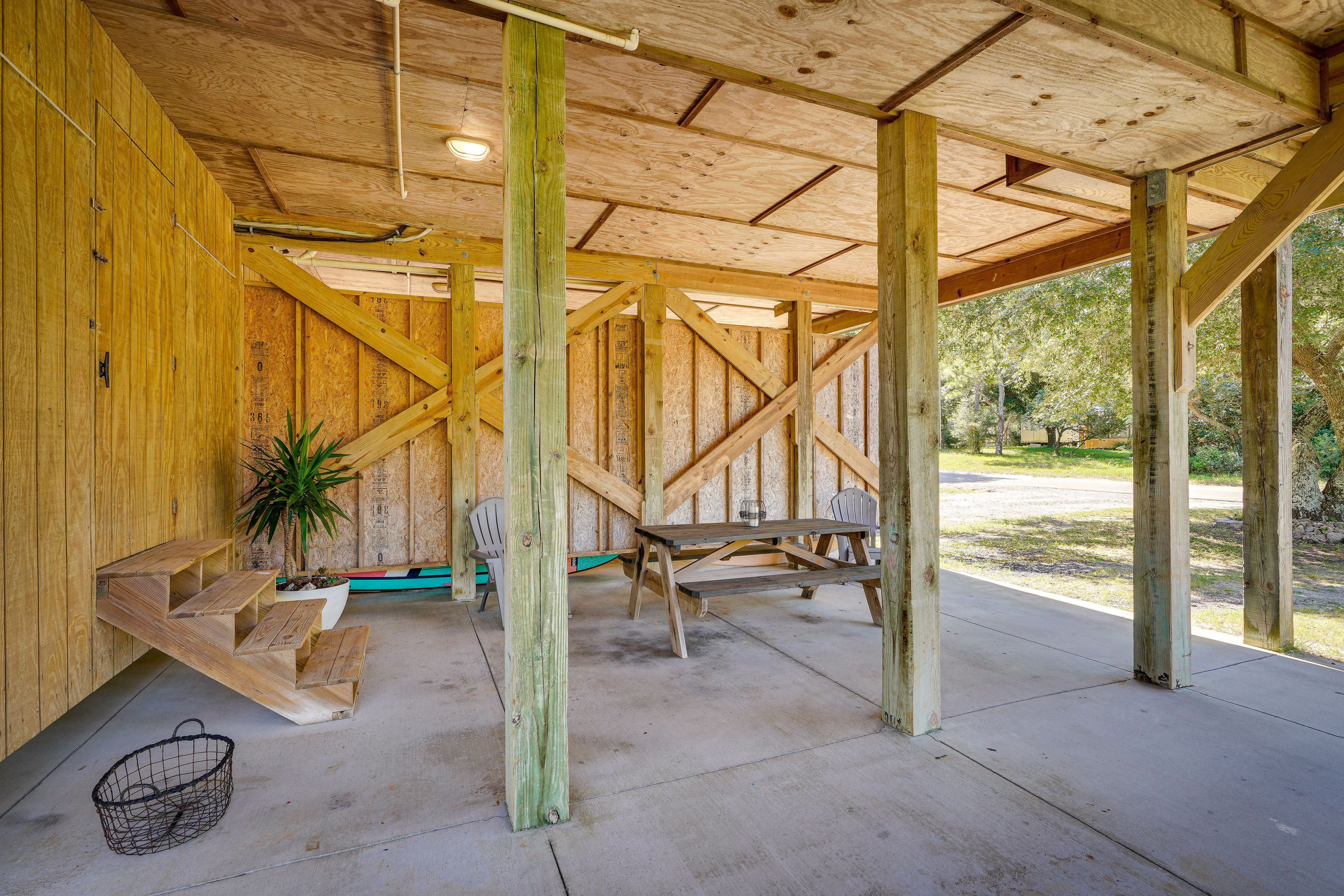 Outdoor Space | Covered Patio | Picnic Table