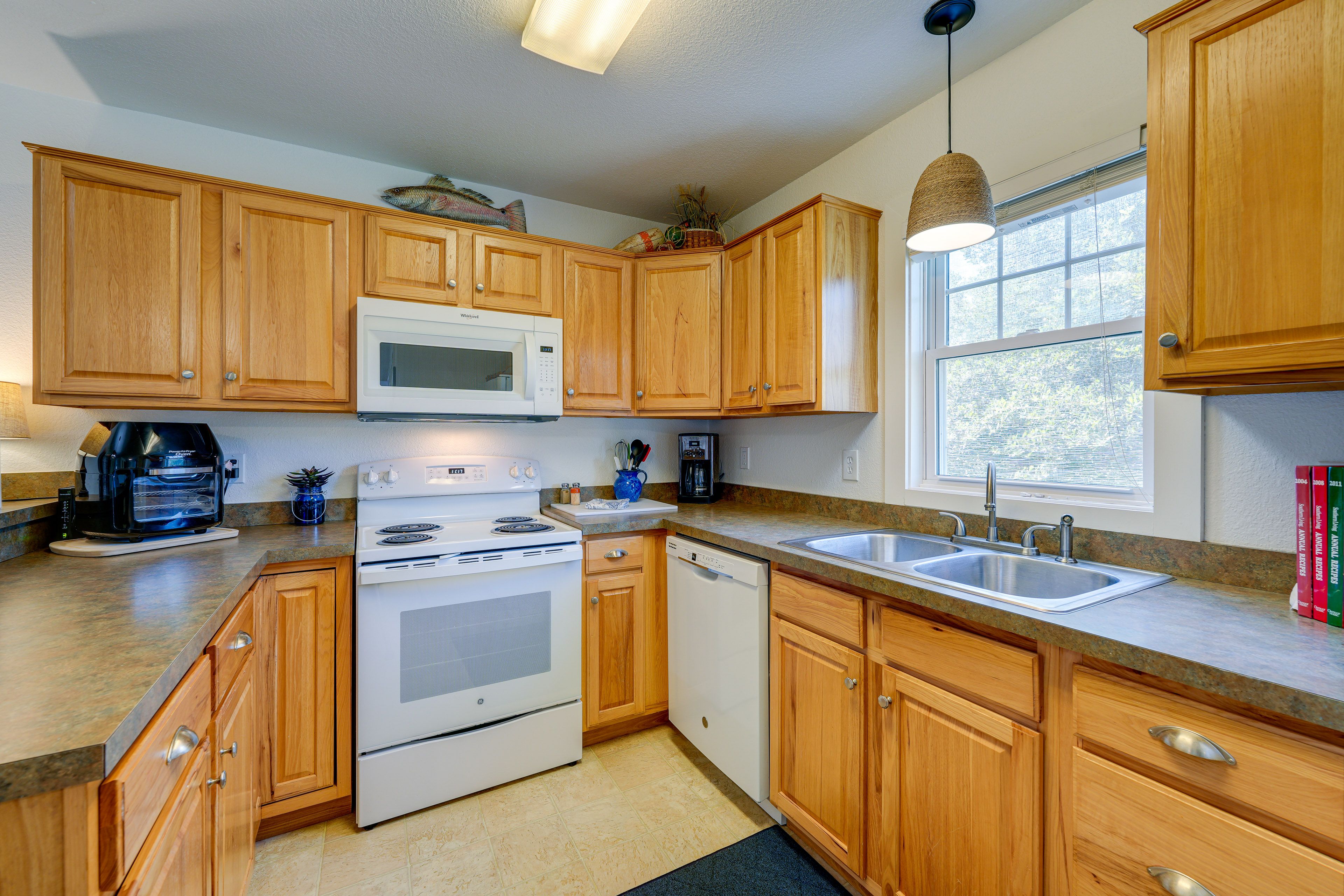 Kitchen | Free WiFi | Keyless Entry | Dishware & Flatware