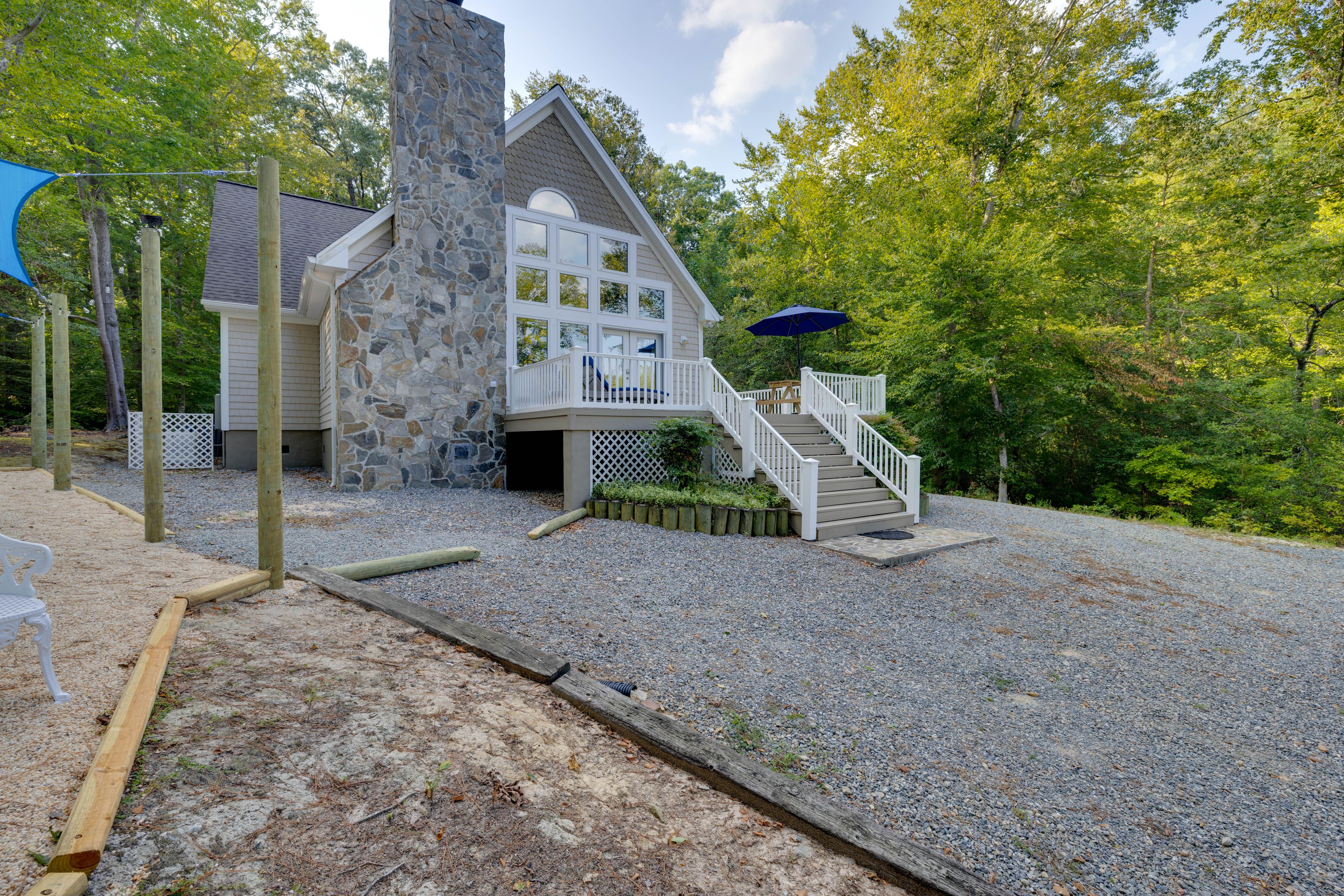 Parking | Gravel Driveway (3 Vehicles)