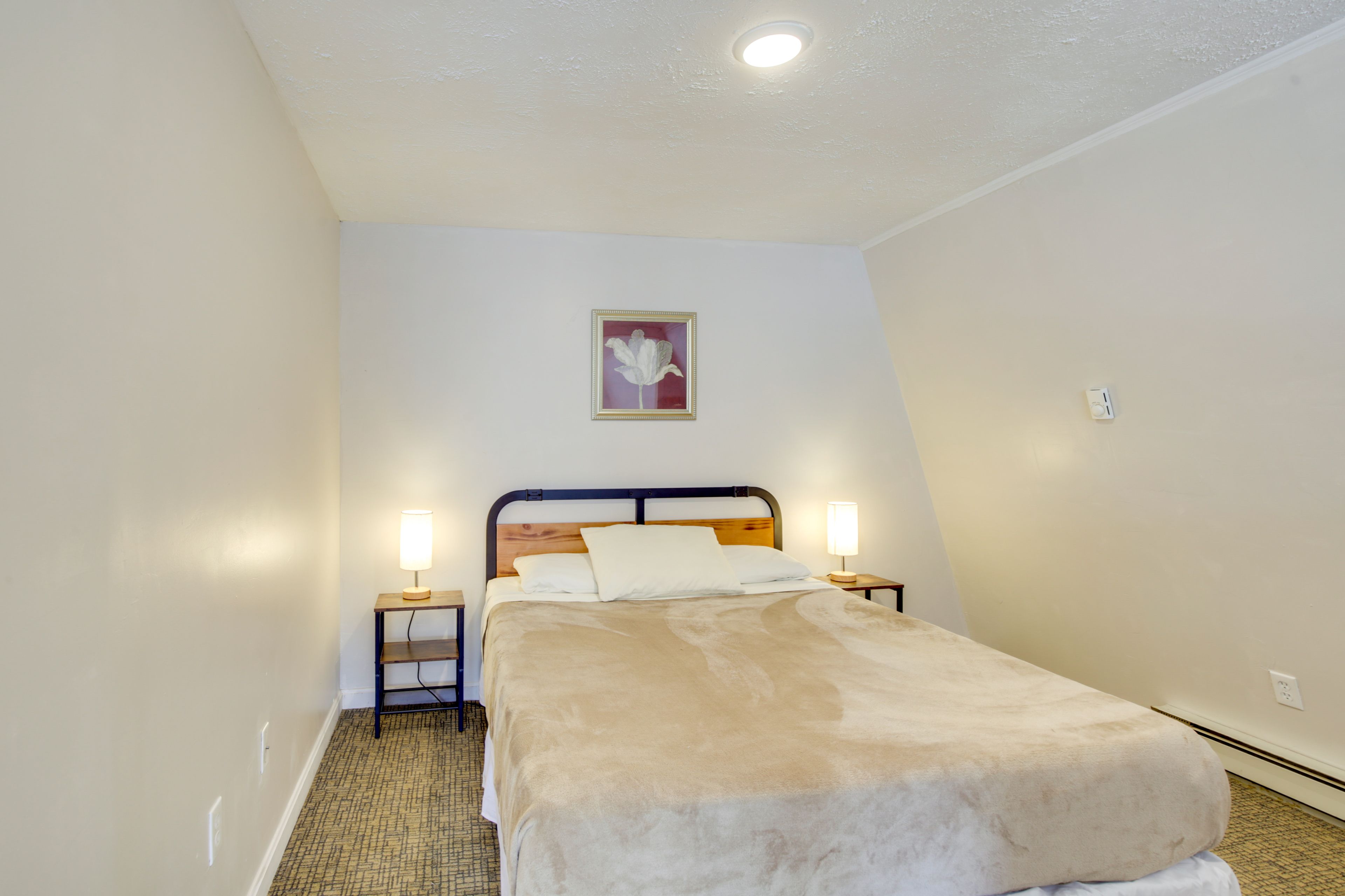 Bonus Room | Queen Bed