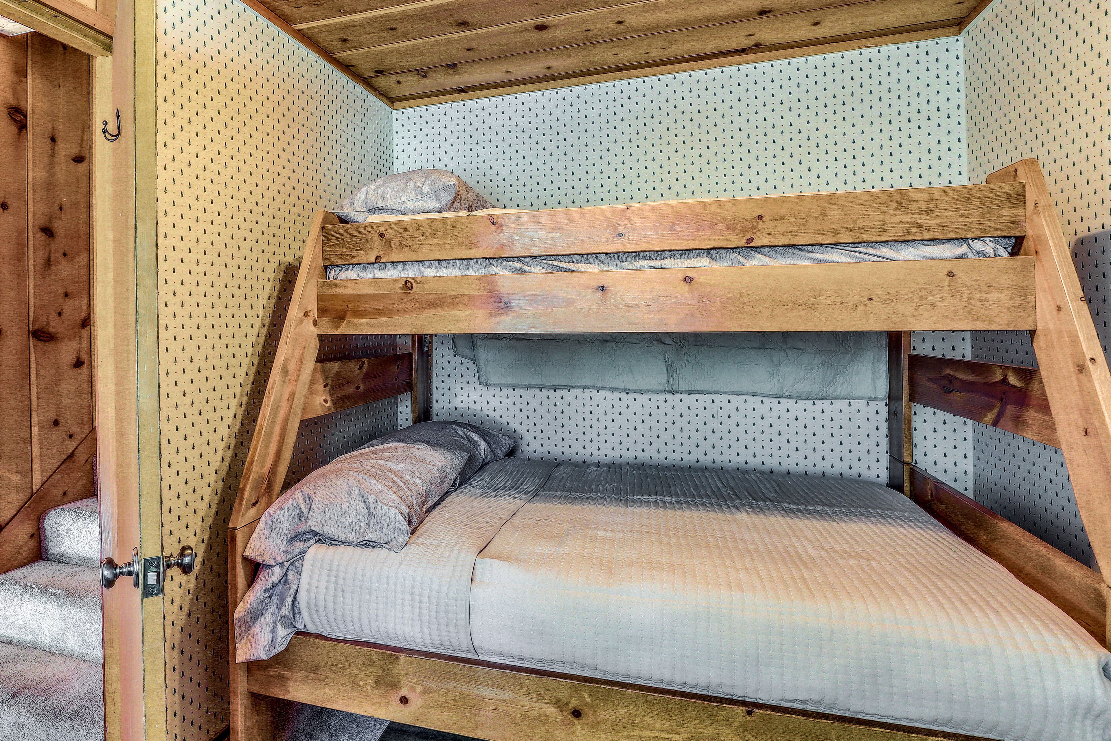 Bedroom 2 | Twin/Full Bunk Bed | Smart TV | Ground Floor
