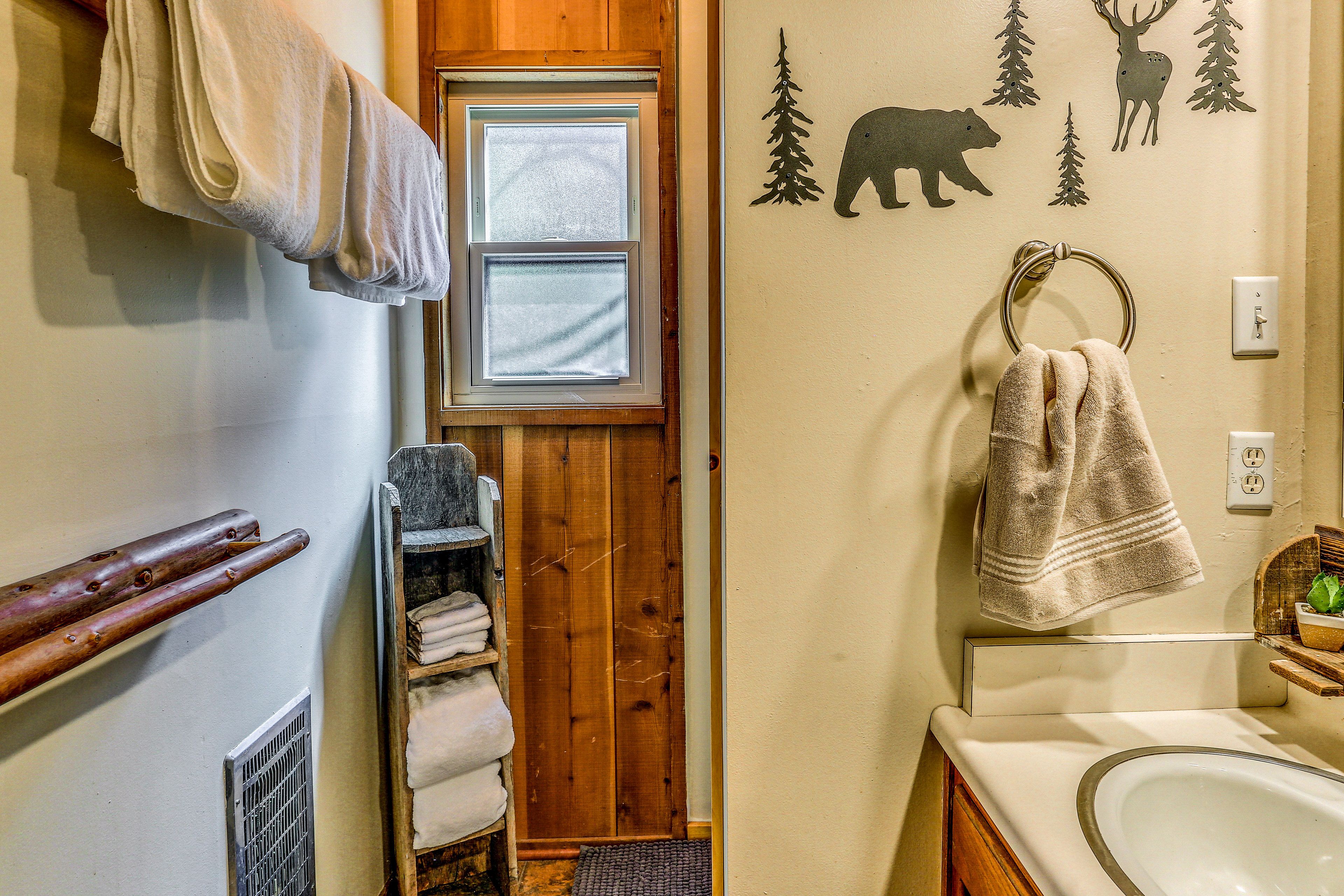 Full Bathroom | Complimentary Toiletries