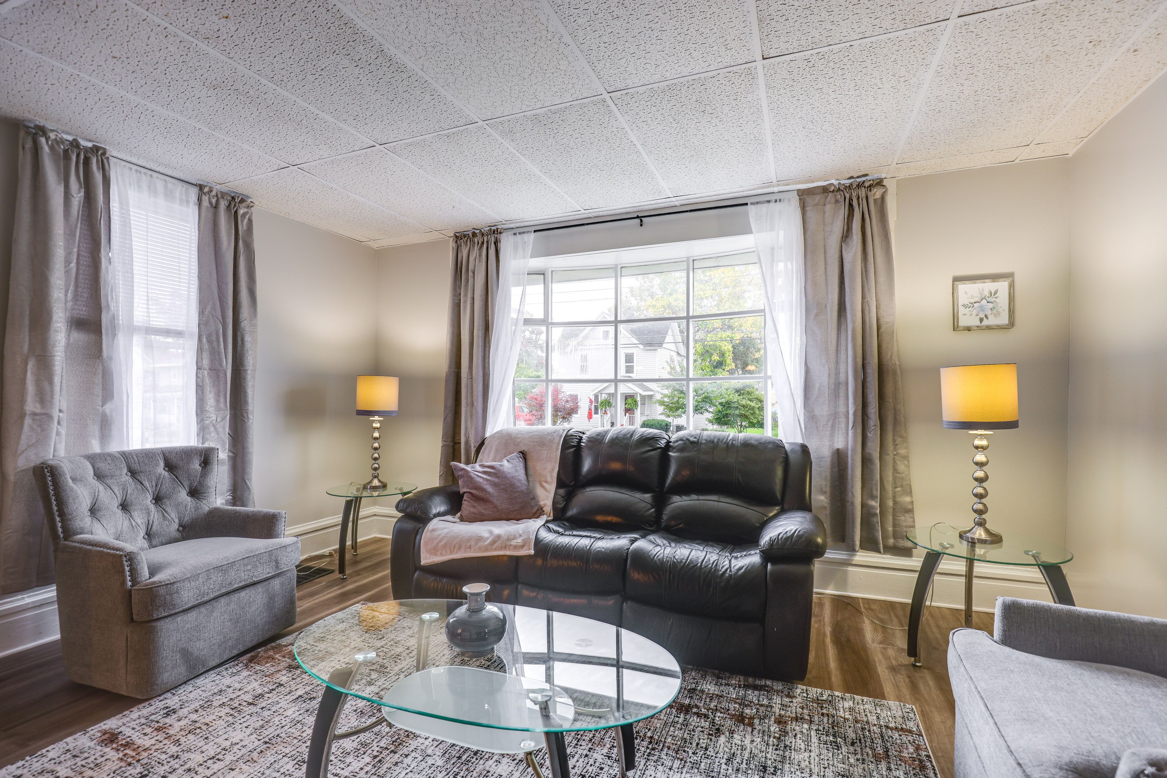 Living Room | Flat-Screen TV