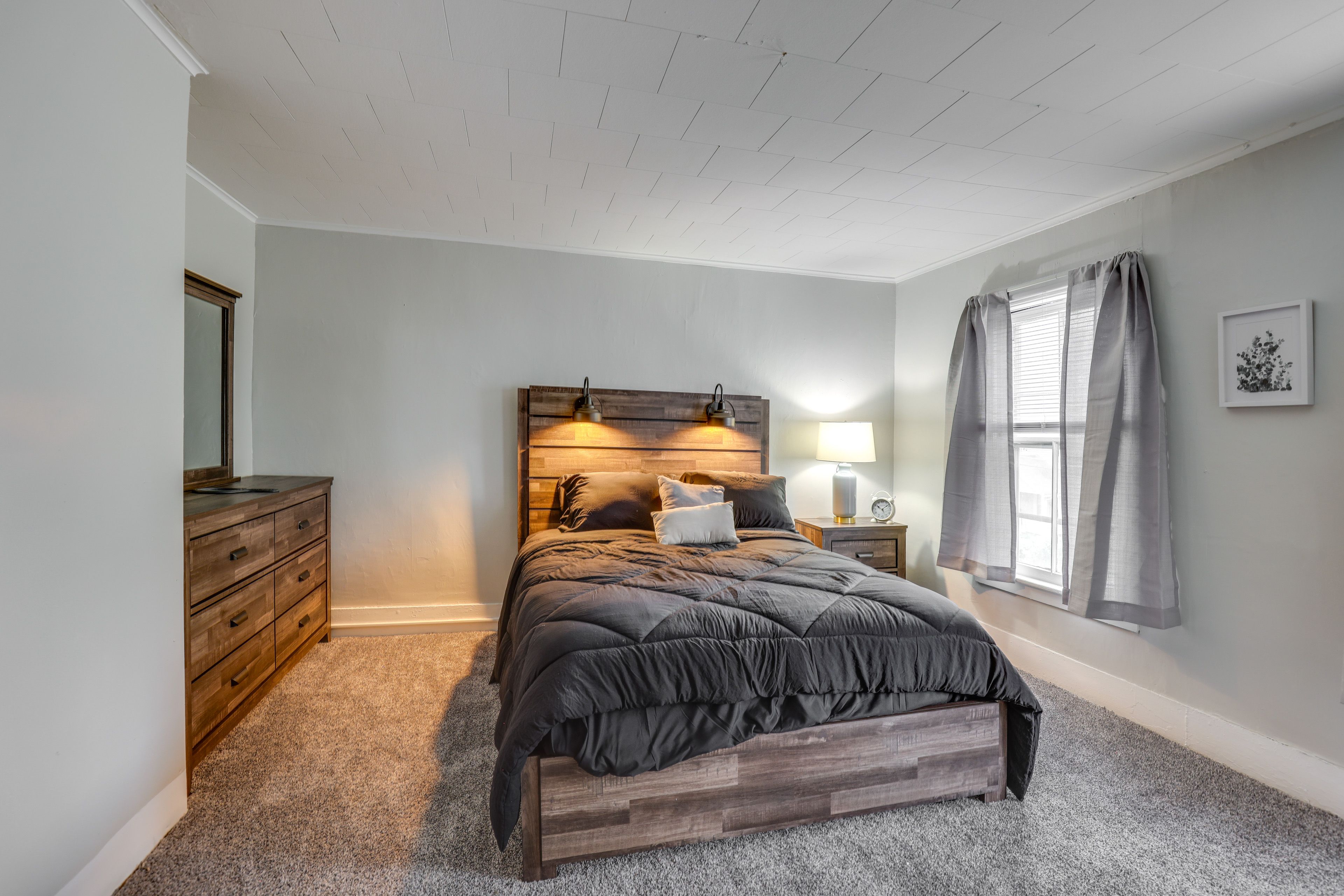 Bedroom 1 | Queen Bed | Linens Provided