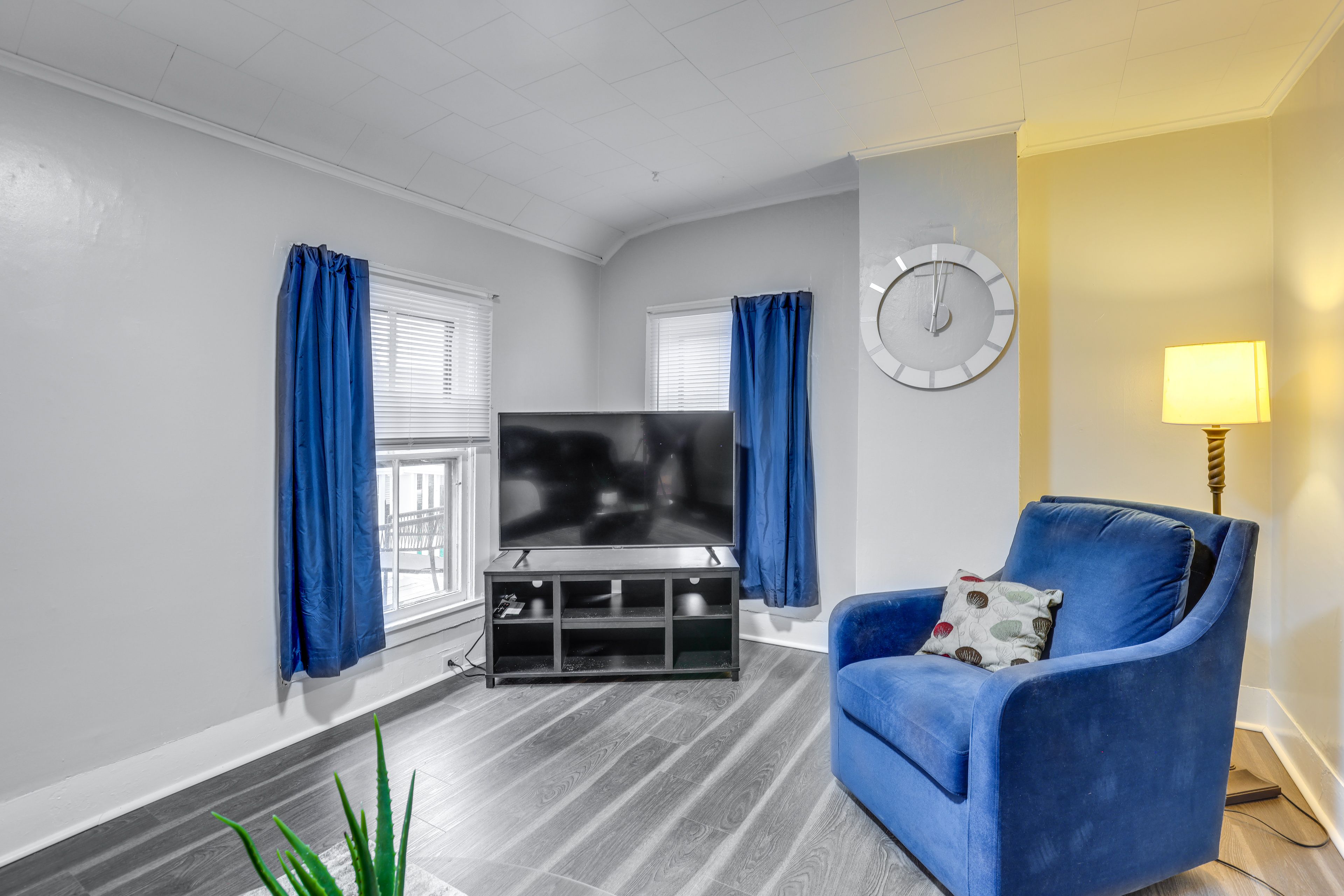 Living Room | Smart TV