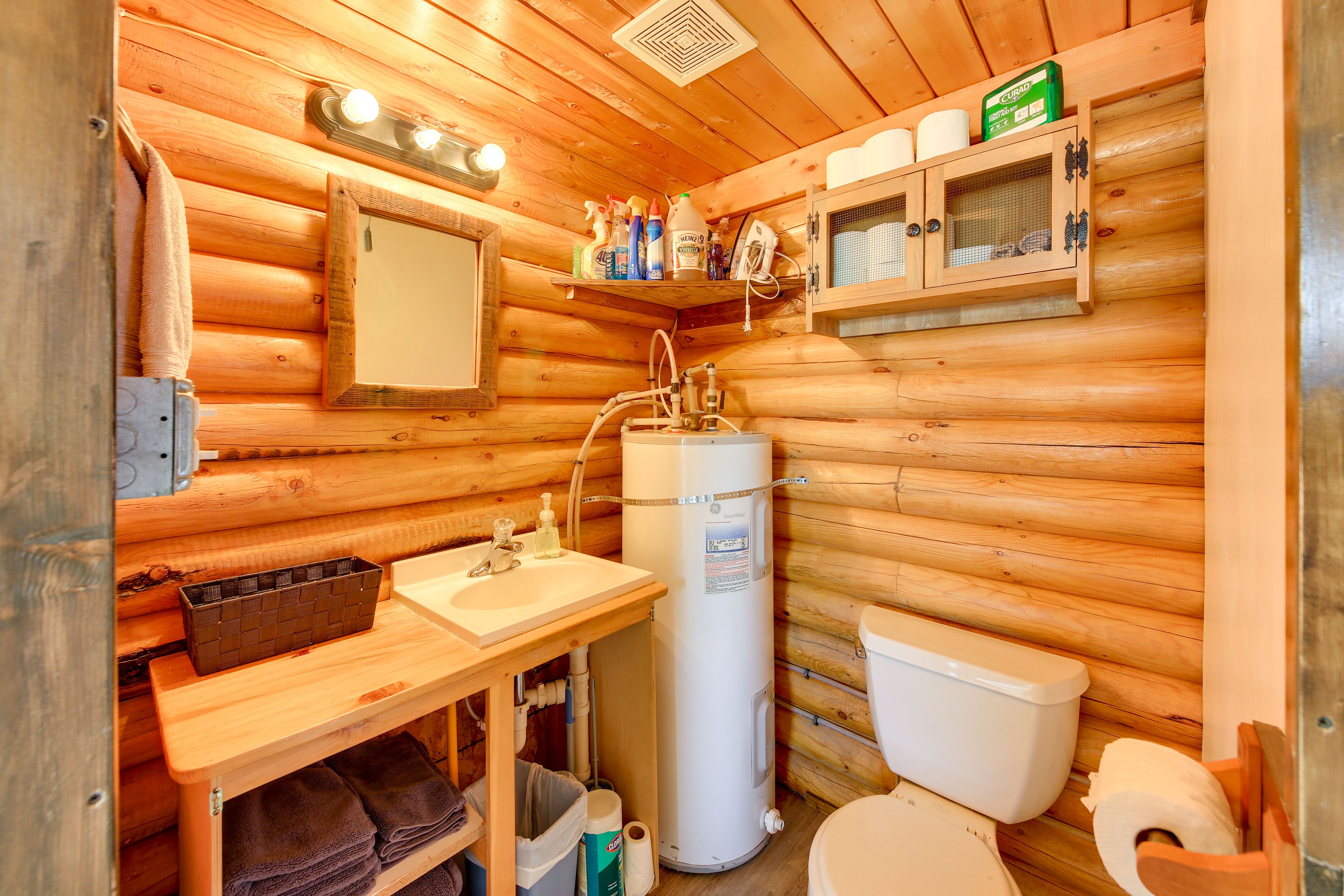 Full Bathroom | Towels Provided