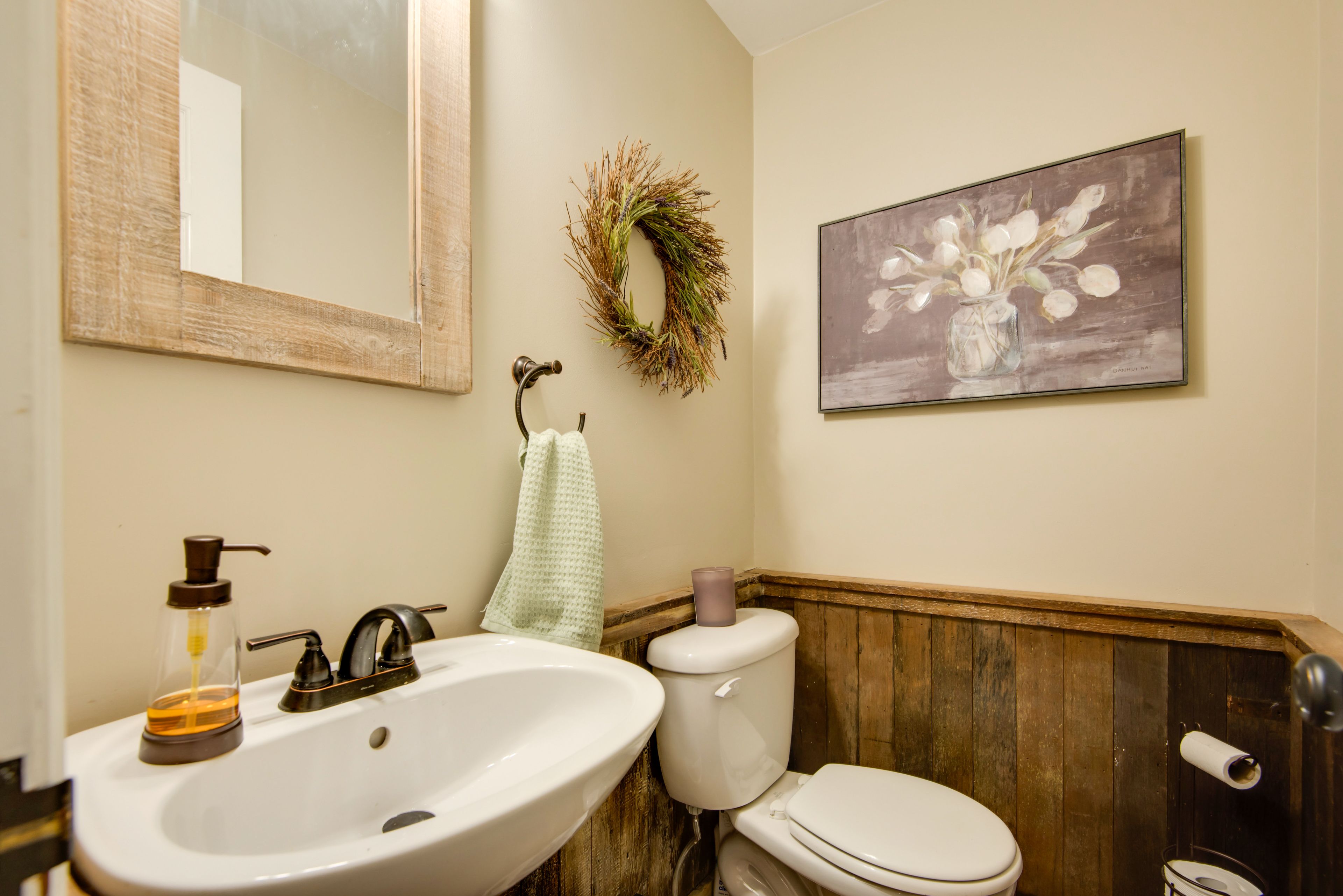 Half Bathroom | Towels Provided