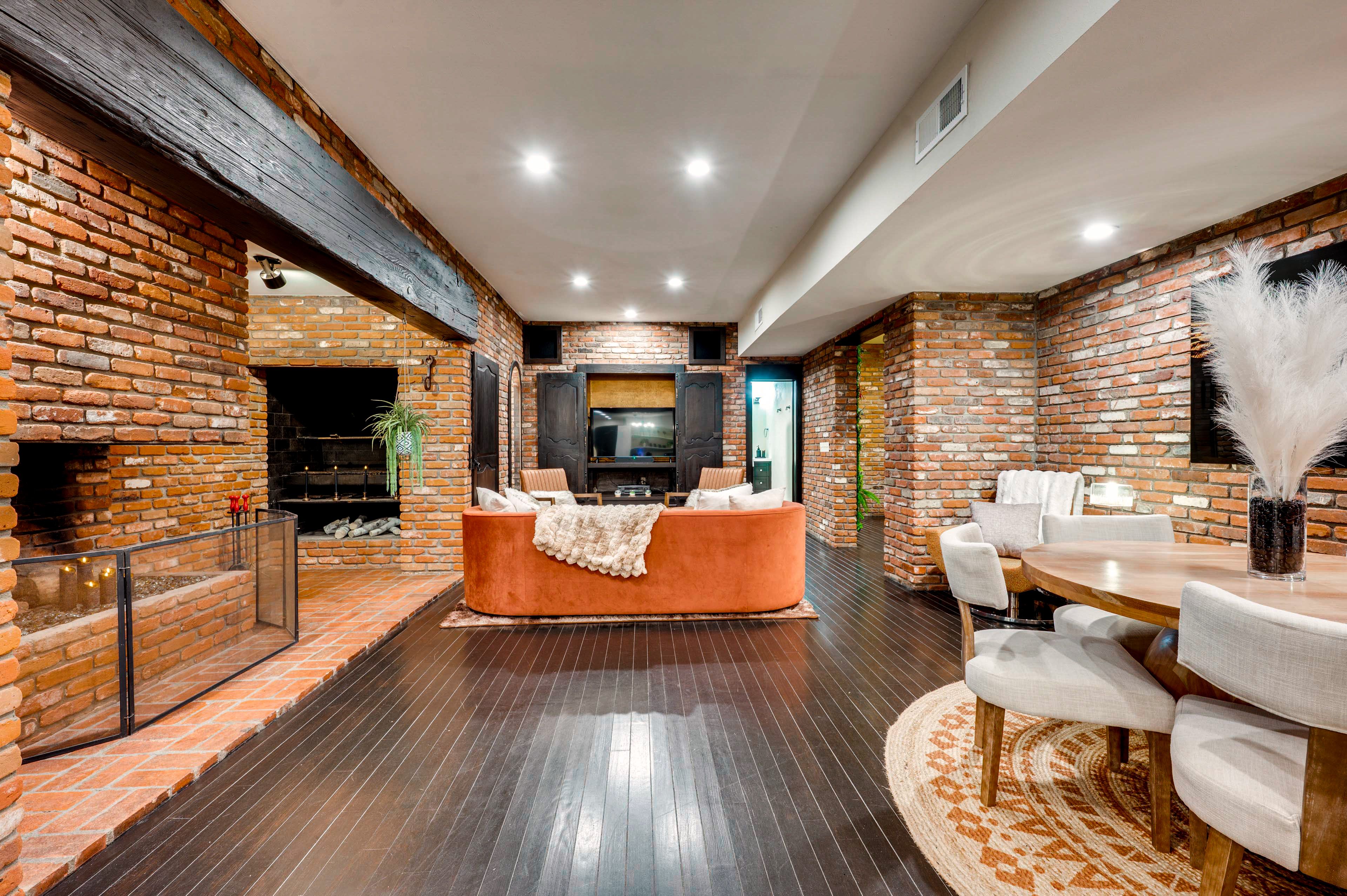 Living Room | Ground Floor | Fireplace | Twin Sleeper Sofa | Free WiFi