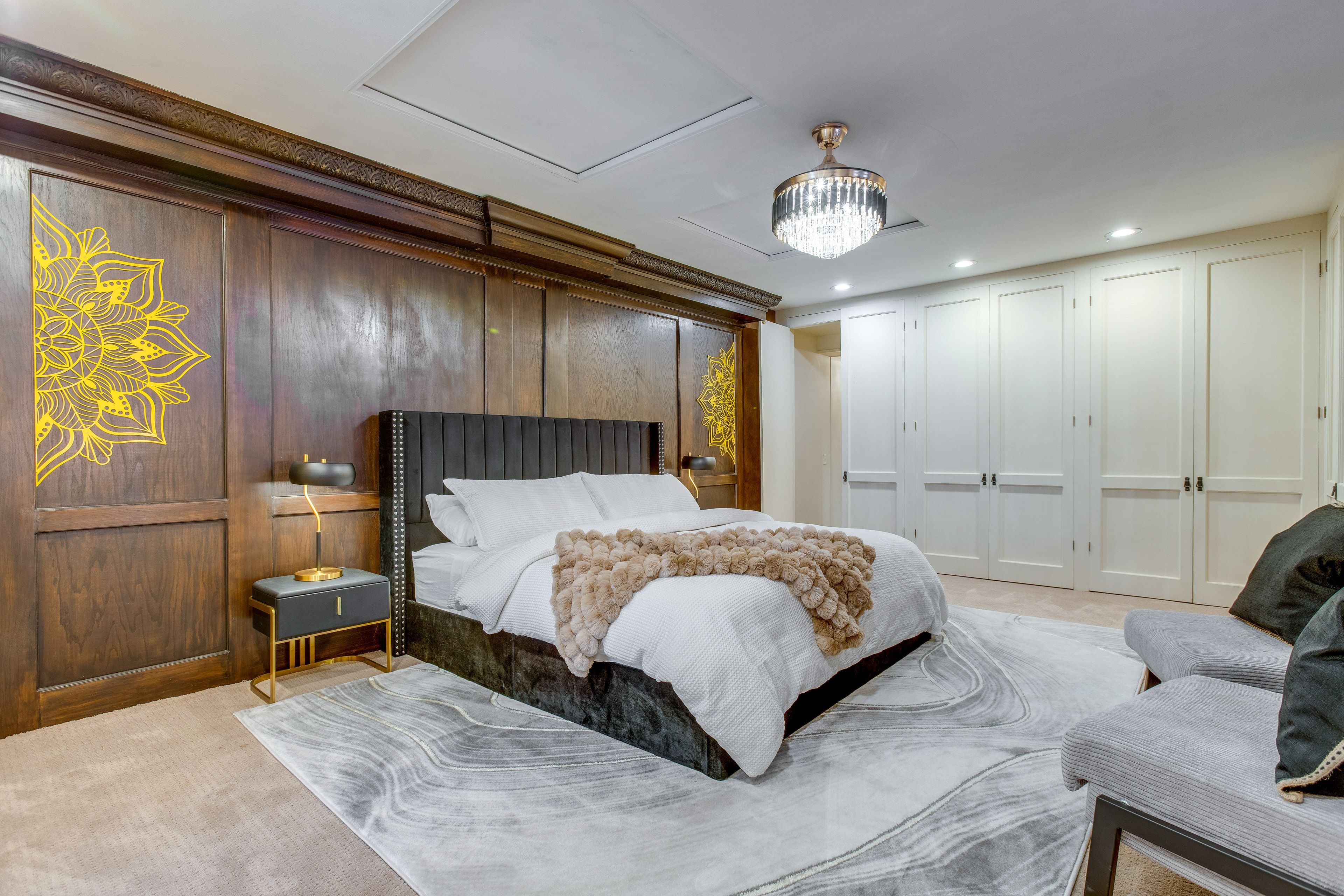 Bedroom 2 | 2nd Floor | King Bed | Smart TV w/ Cable