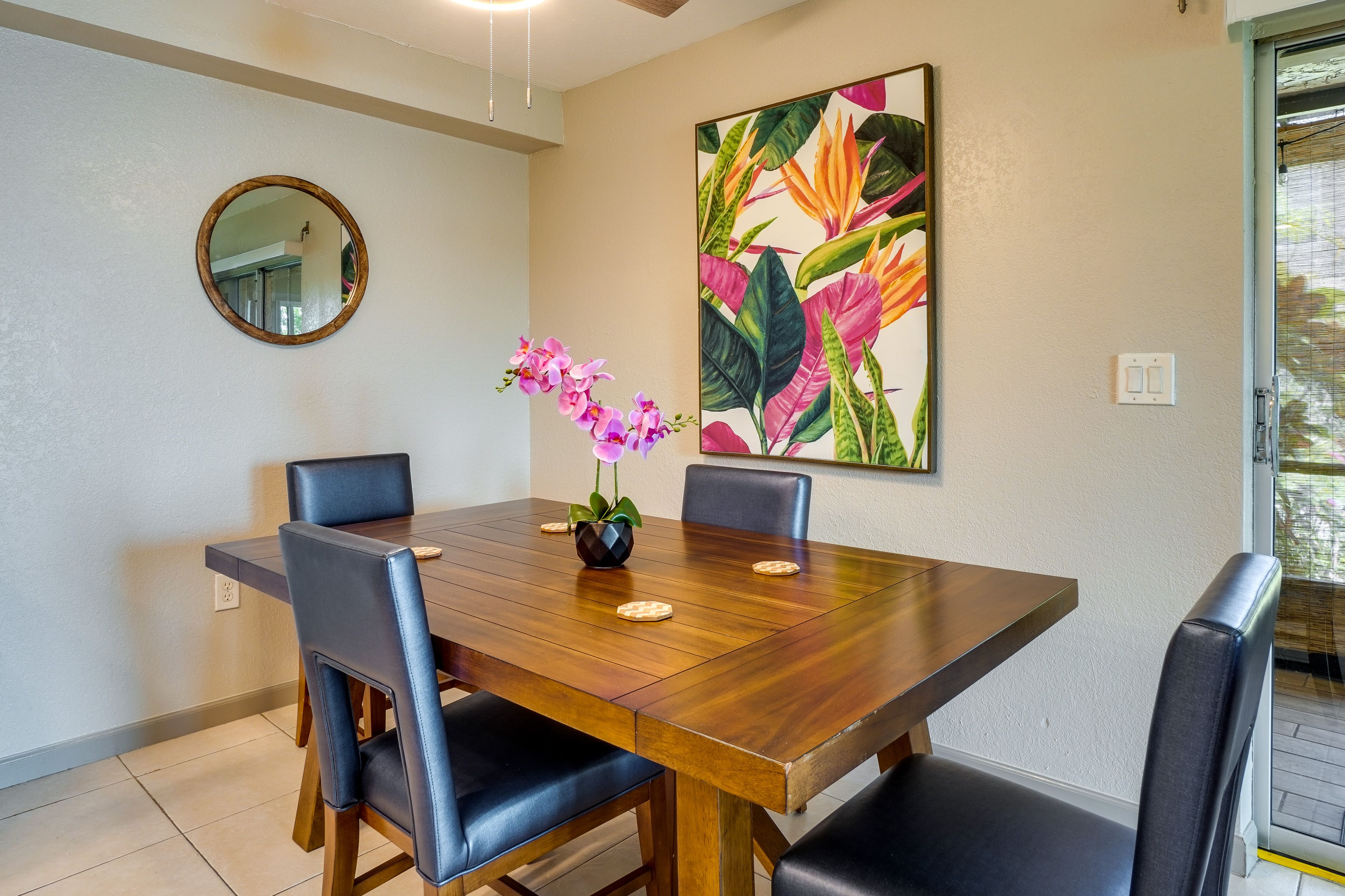 Dining Area | Dishware/Flatware