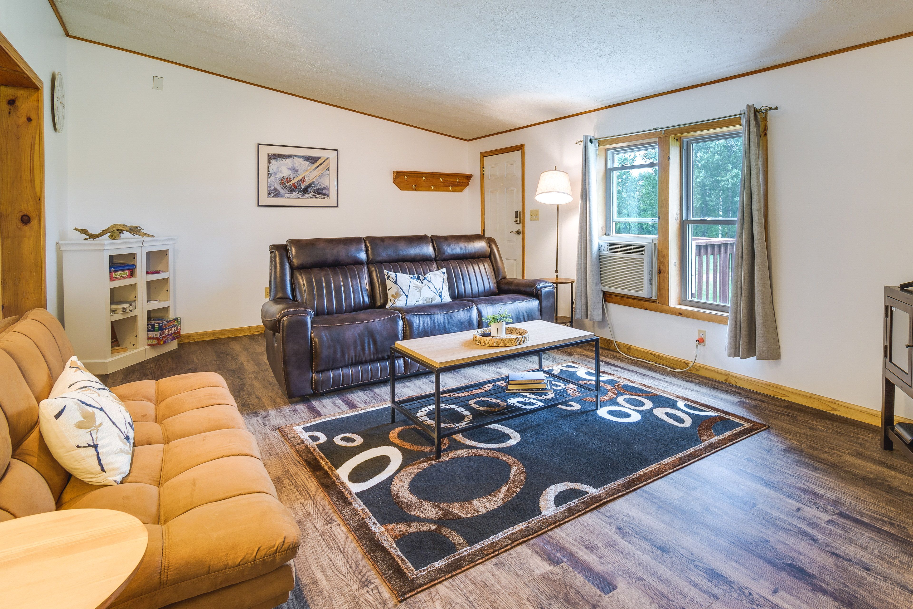 Living Area | Smart TV w/ Cable | Board Games