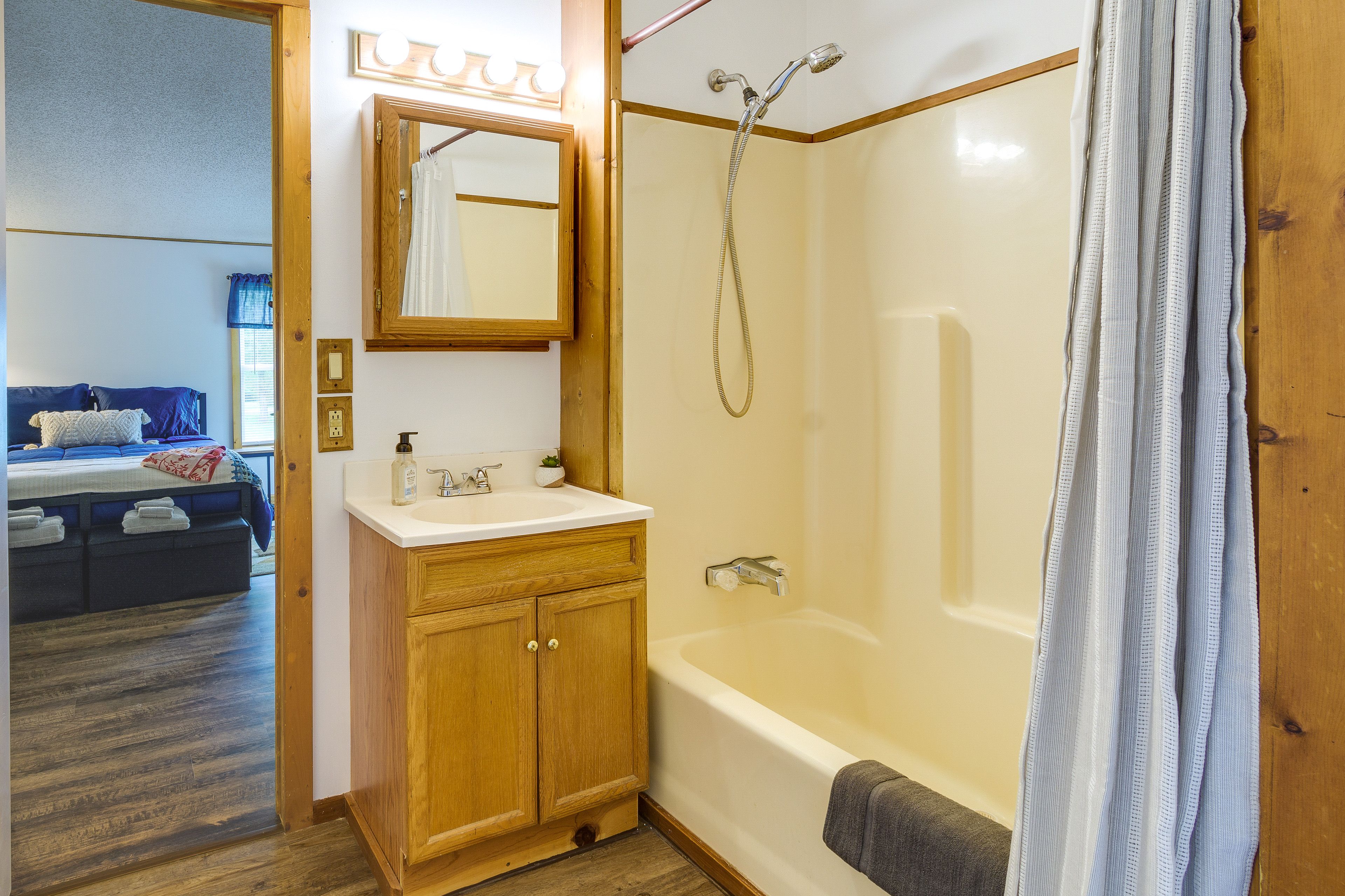 En-Suite Bathroom | Washer & Dryer