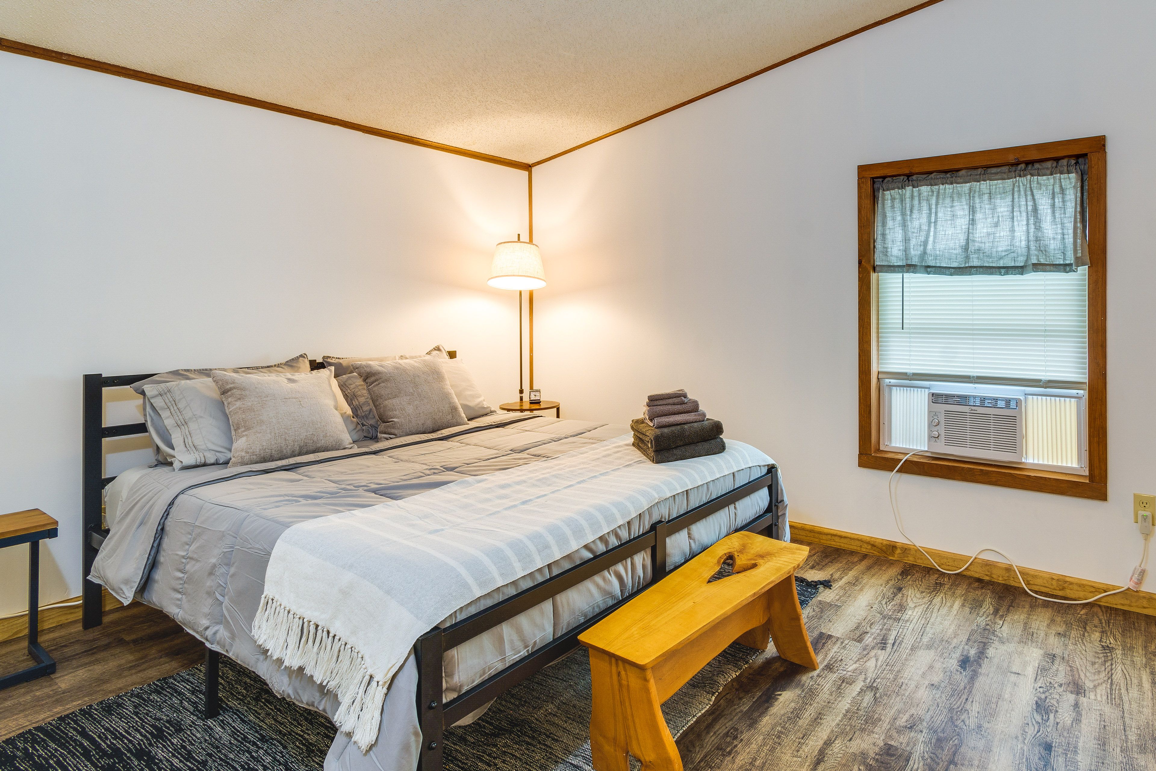 Bedroom 3 | Queen Bed