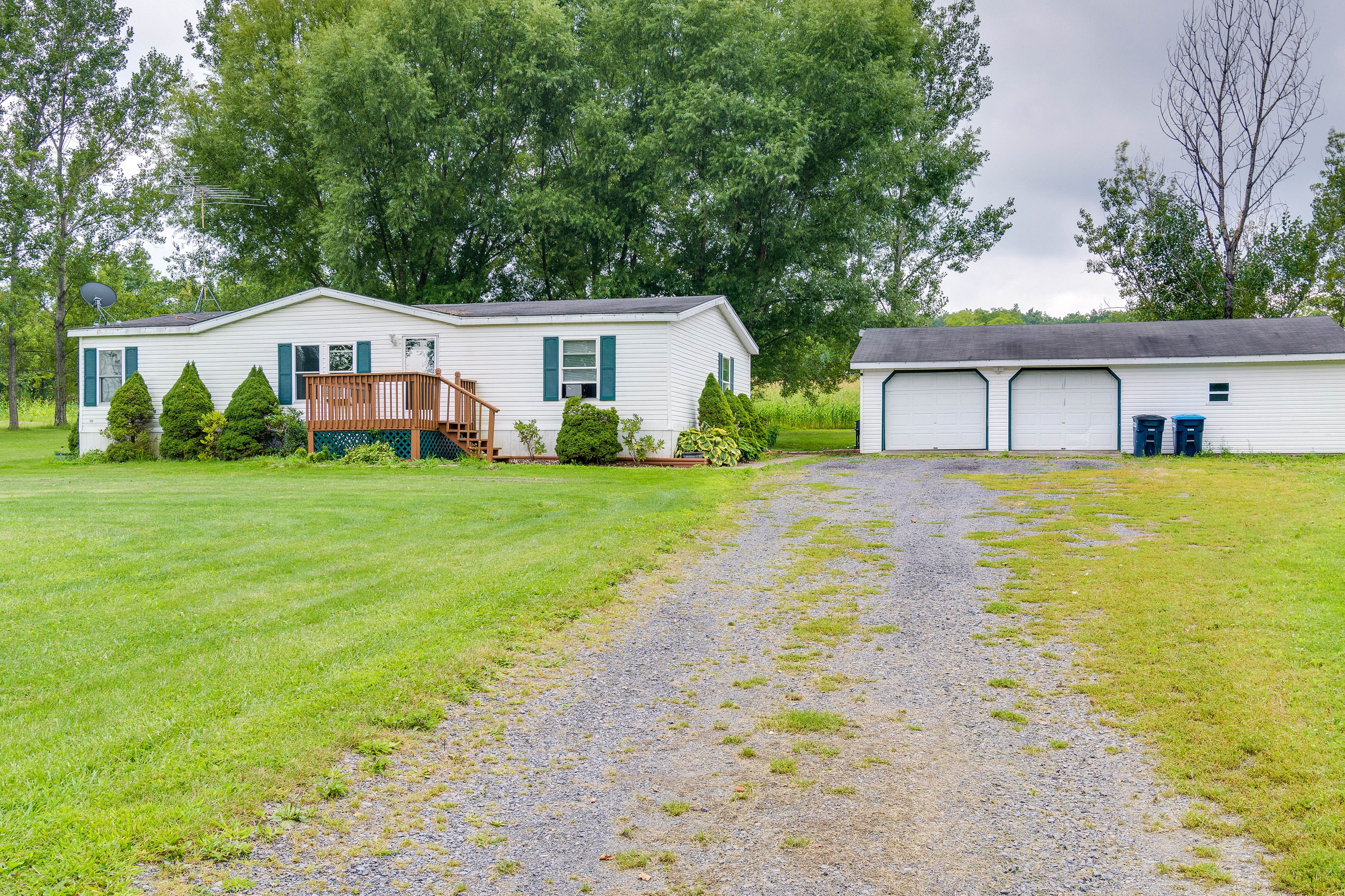 Parking | Garage (3 Vehicles) | Driveway (4 Vehicles) | RV/Trailer Parking