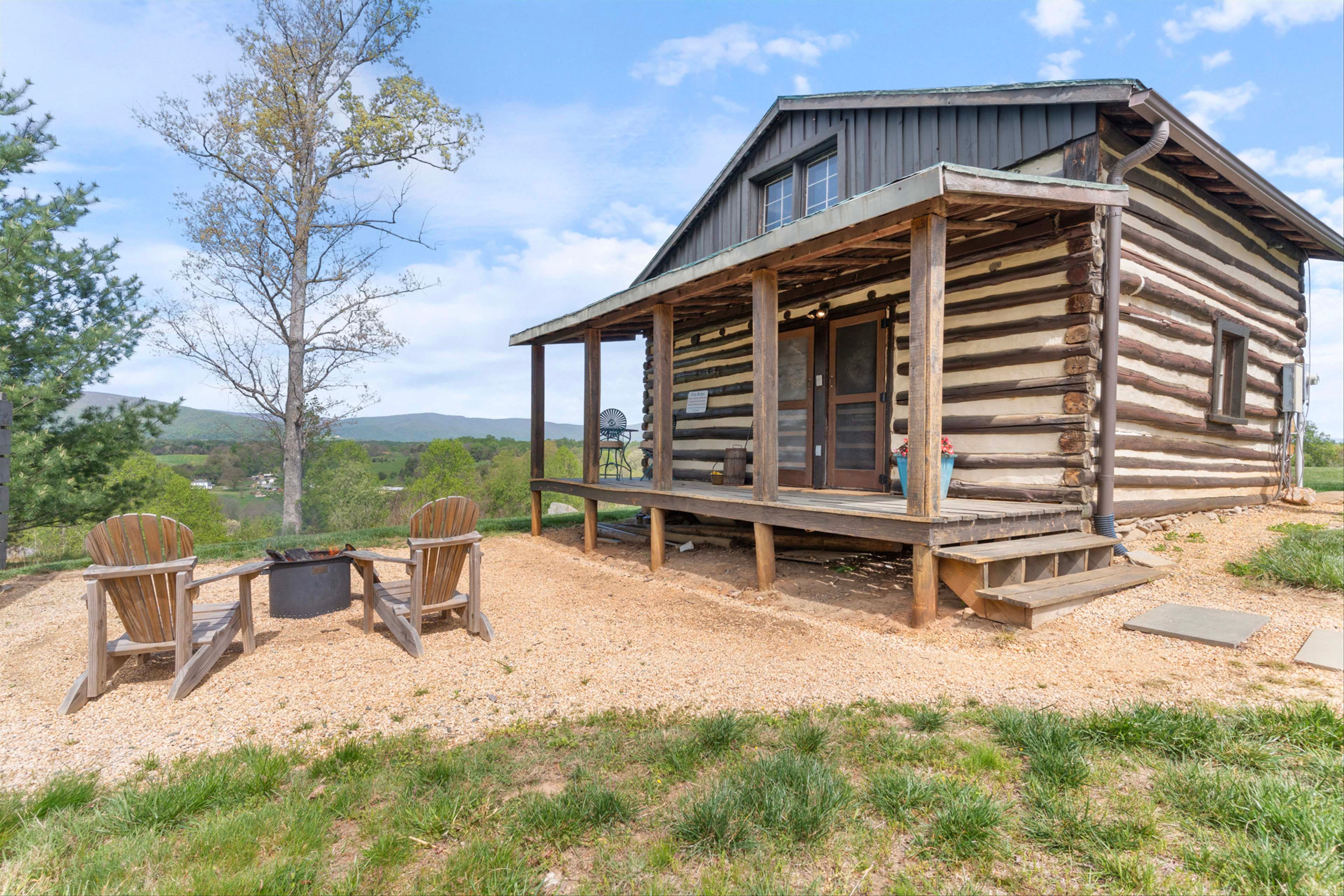Charlottesville Vacation Rental | Studio | 1BA | Stairs Required | 488 Sq Ft