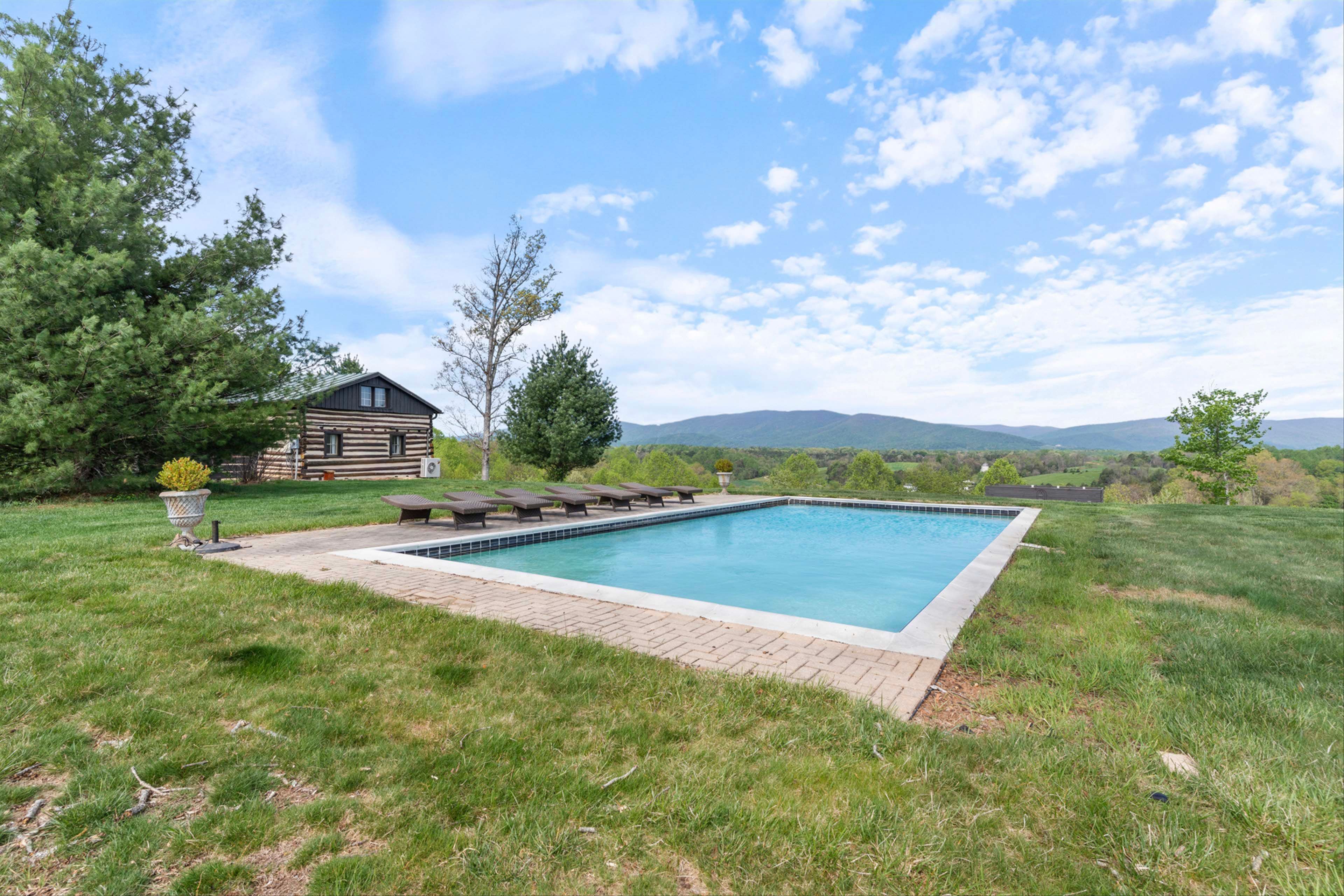 Shared Pool | Mountain Views