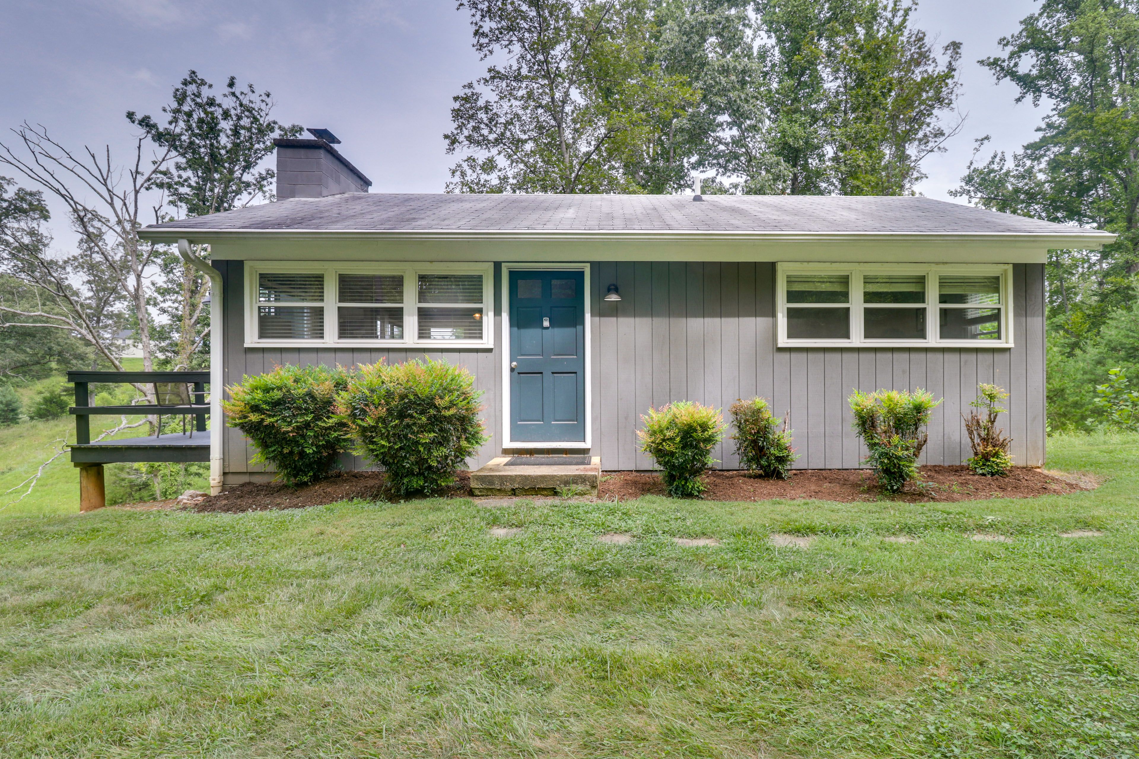 Charlottesville Vacation Rental | 2BR | 1BA | 782 Sq Ft | 2 Steps Required