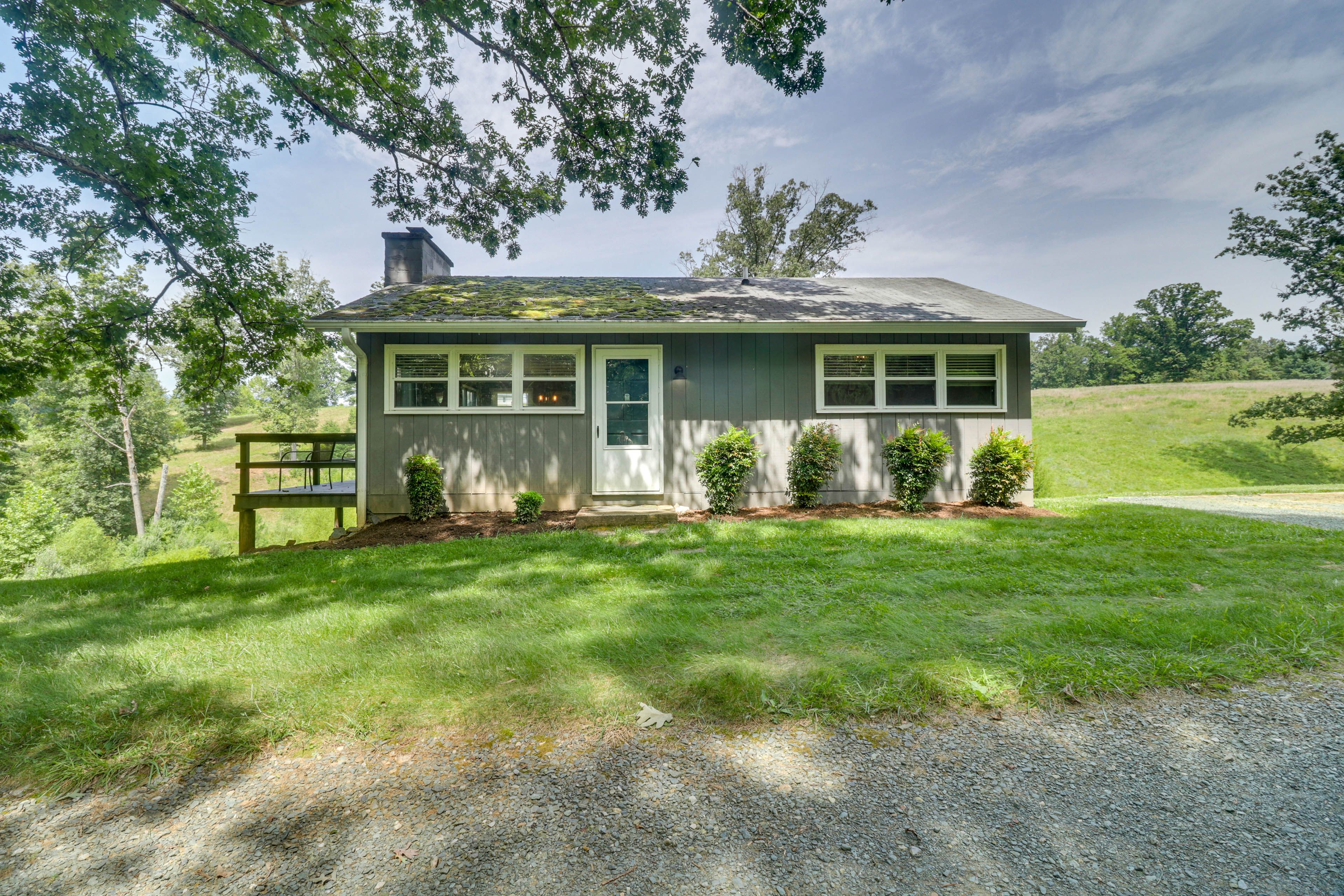 Charlottesville Vacation Rental | 2BR | 1BA | 782 Sq Ft | 2 Steps Required