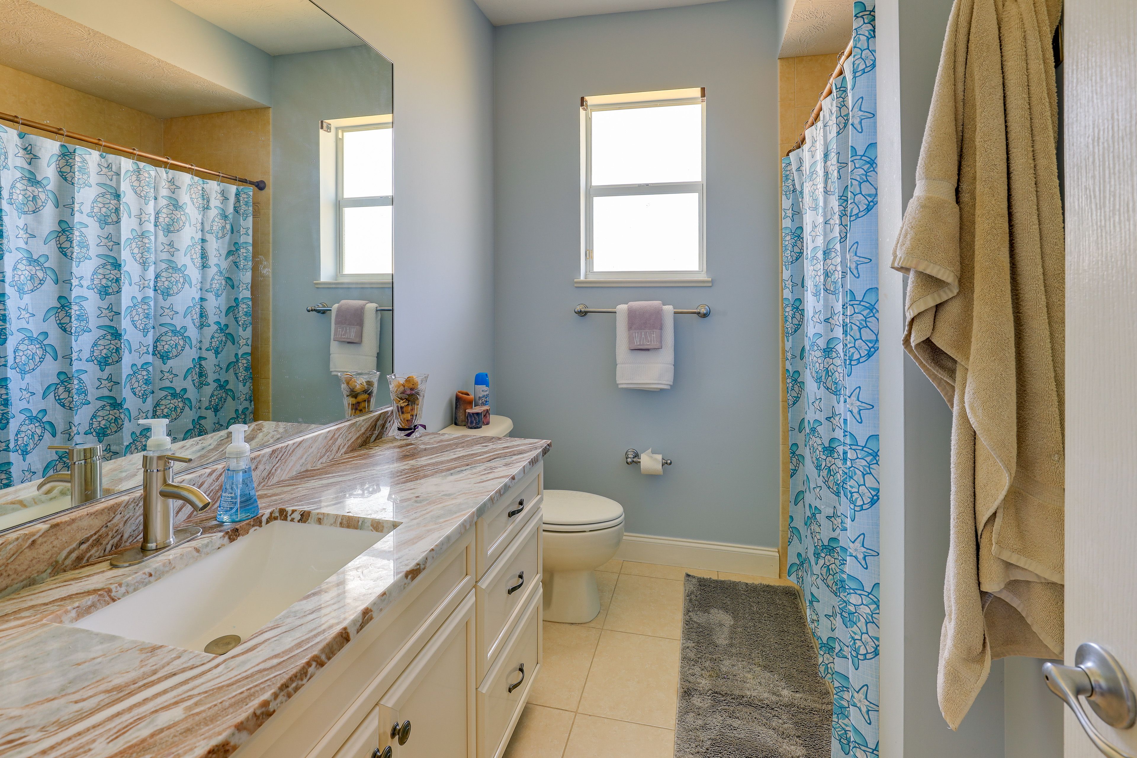 Full Bathroom | Shower | Towels Provided