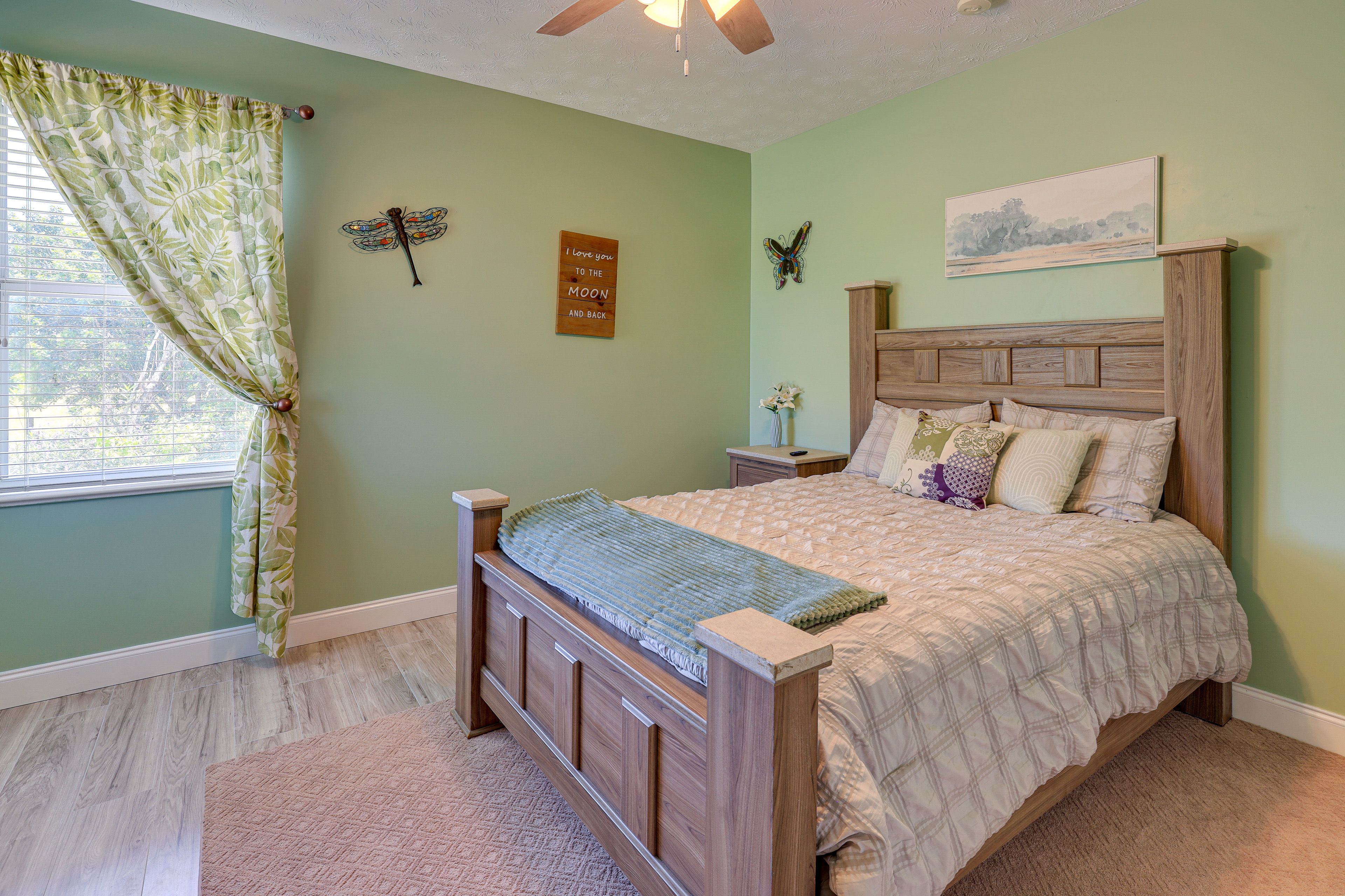 Bedroom 2 | Queen Bed | Flat-Screen TV