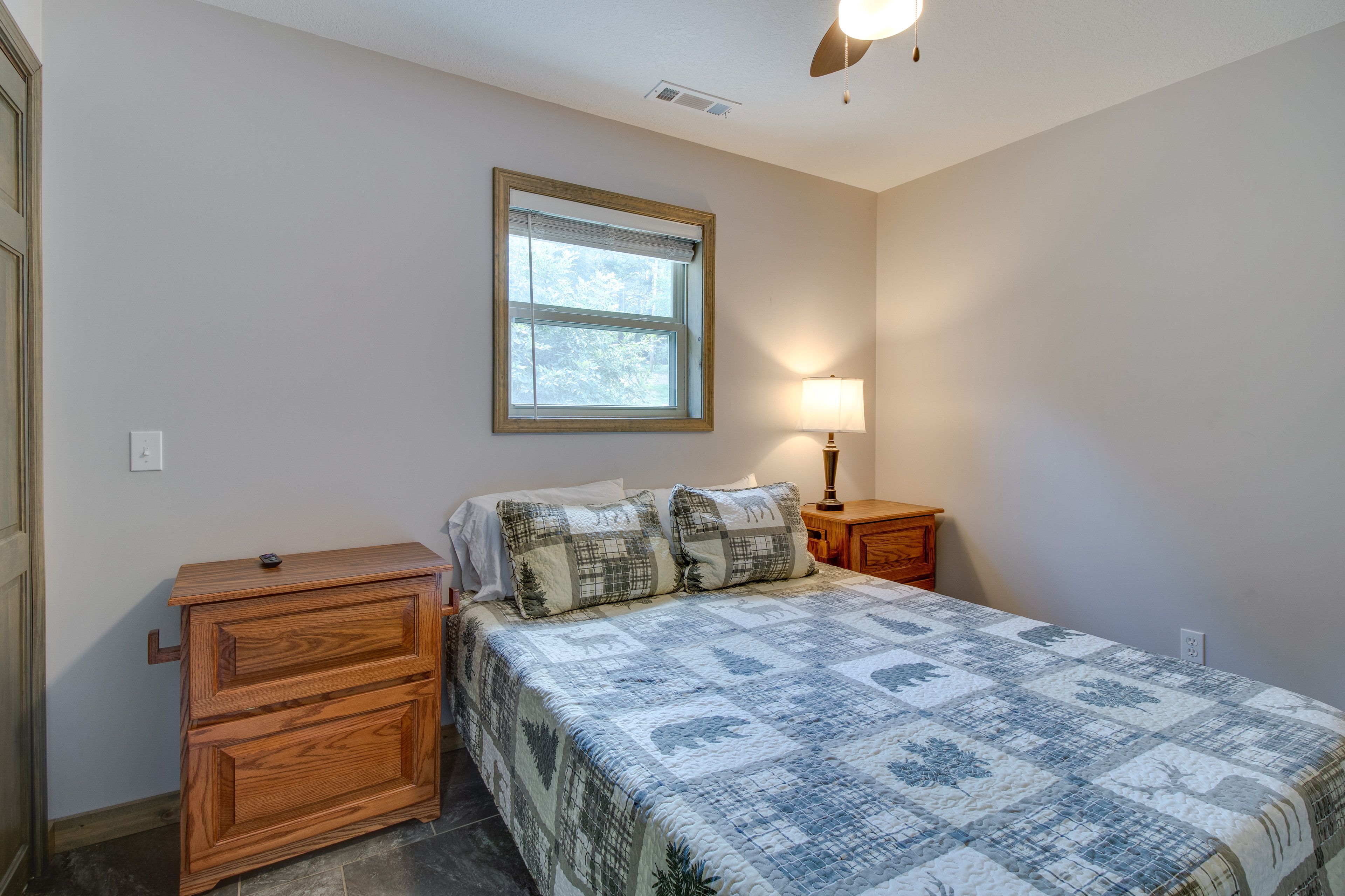 Bedroom 2 | Queen Bed | Smart TV