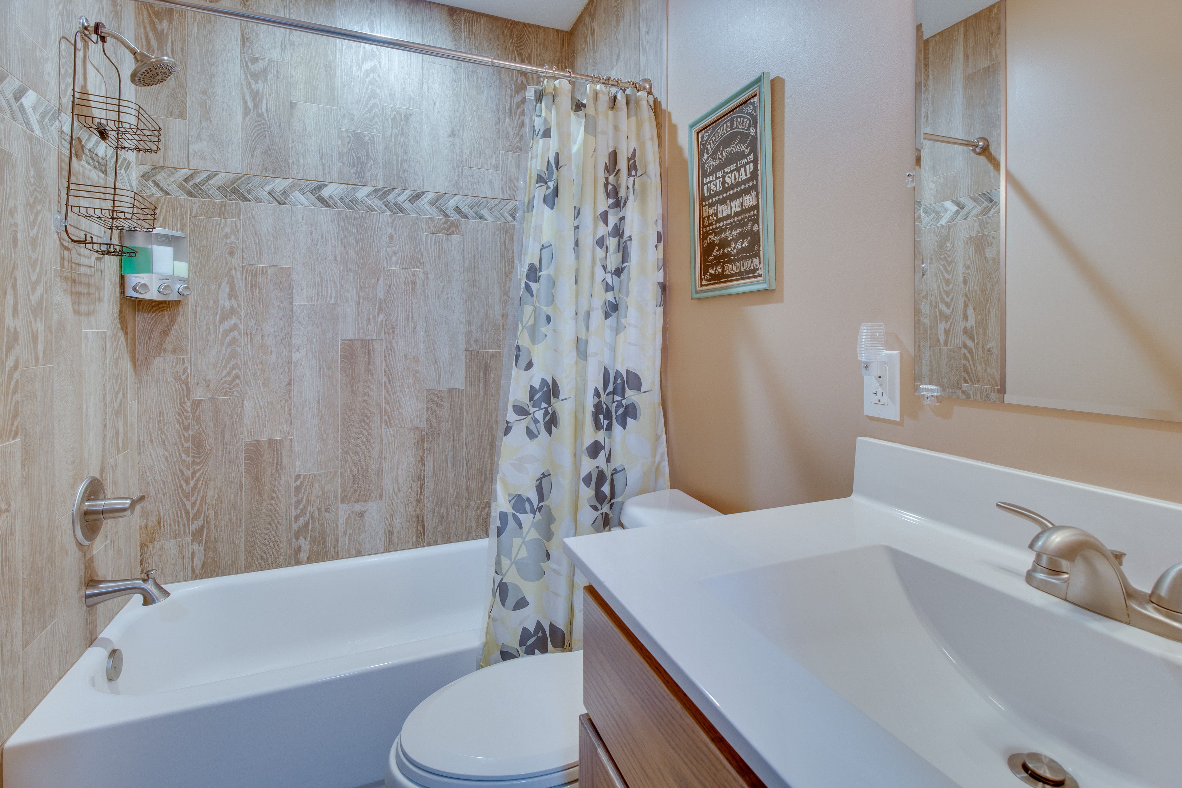 Full Bathroom | Complimentary Toiletries