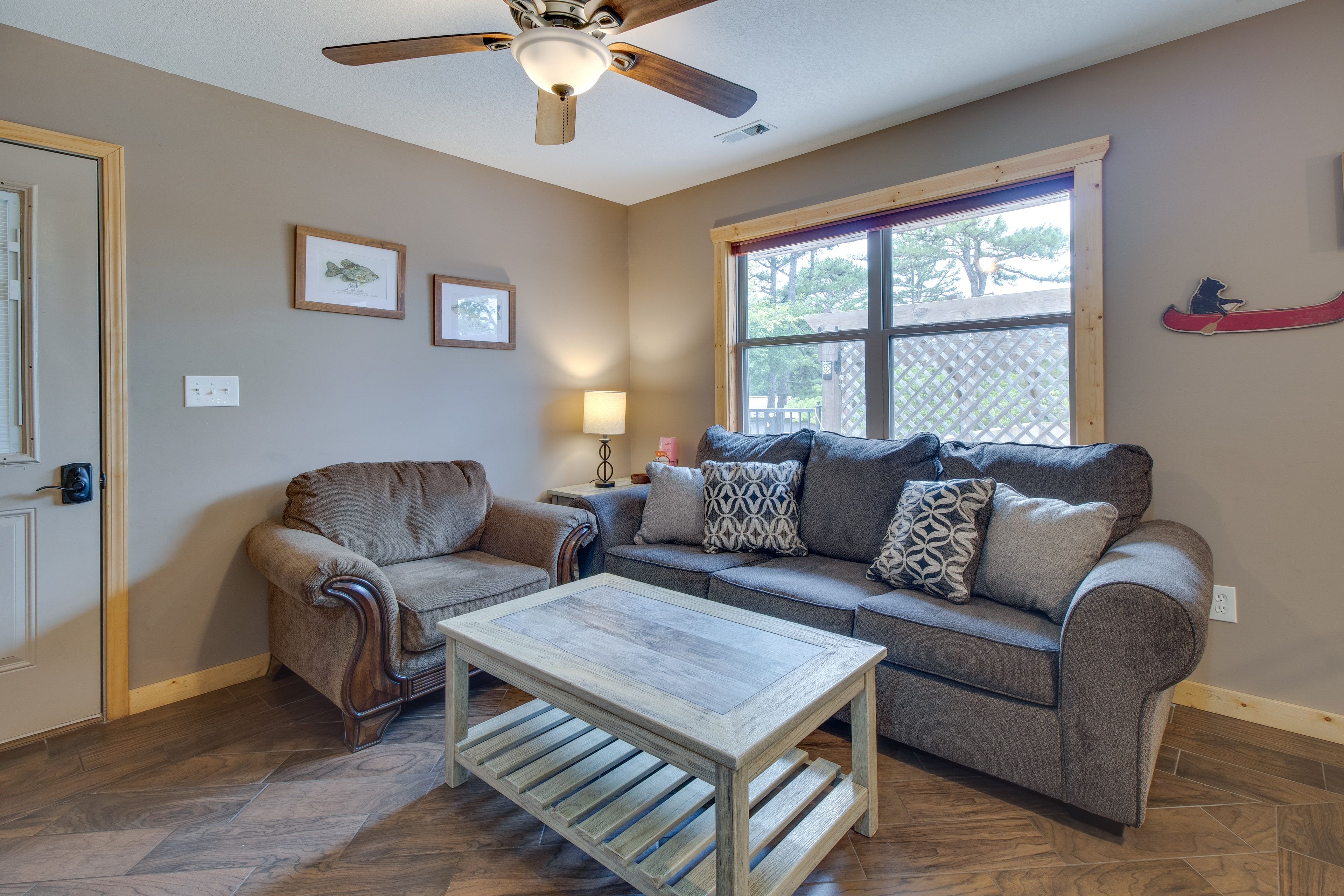 Living Room | Free WiFi | Smart TV | Central A/C | Queen Sleeper Sofa
