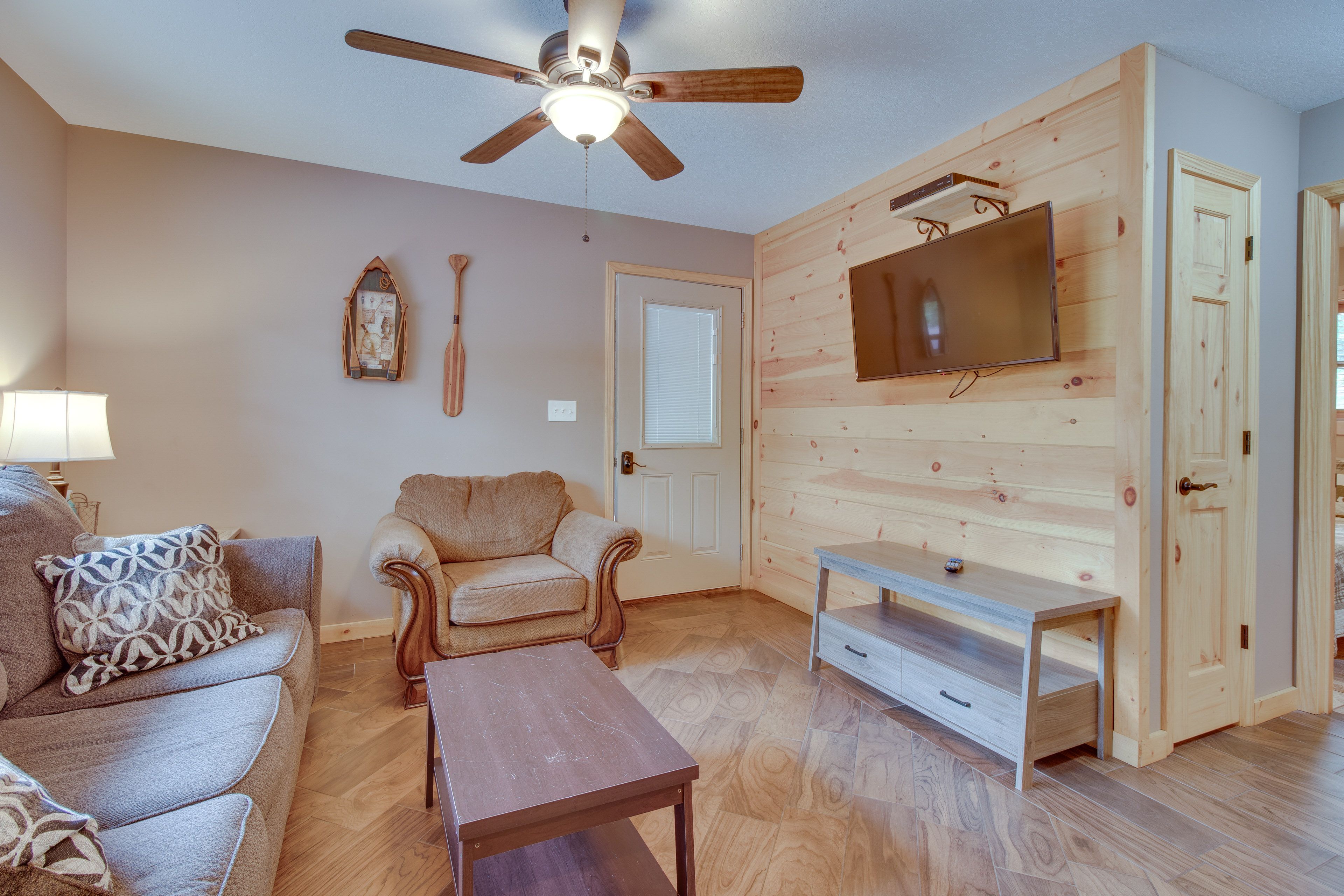 Living Room | Free WiFi | Smart TV | Central A/C | Queen Sleeper Sofa