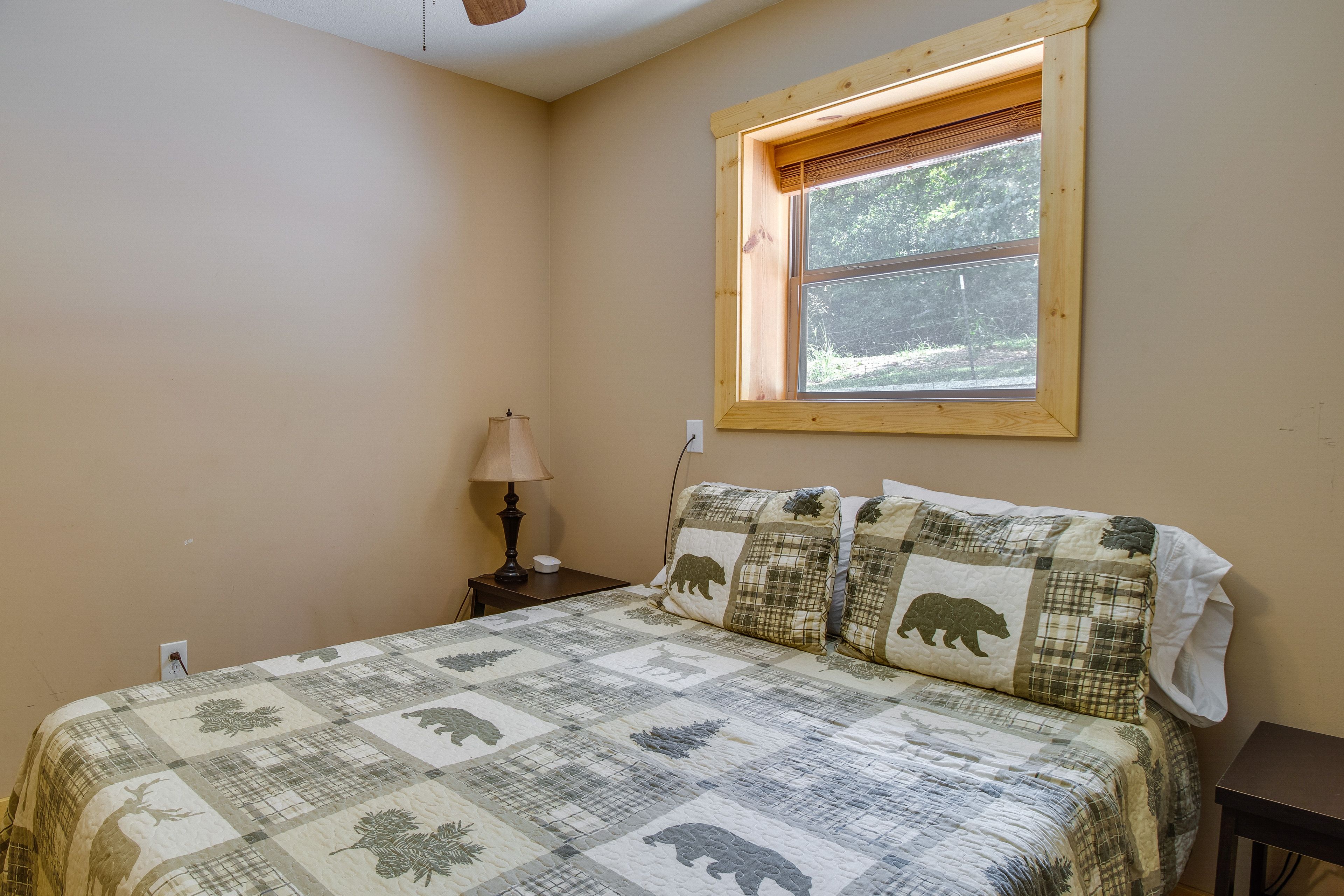 Bedroom 2 | Queen Bed | Smart TV