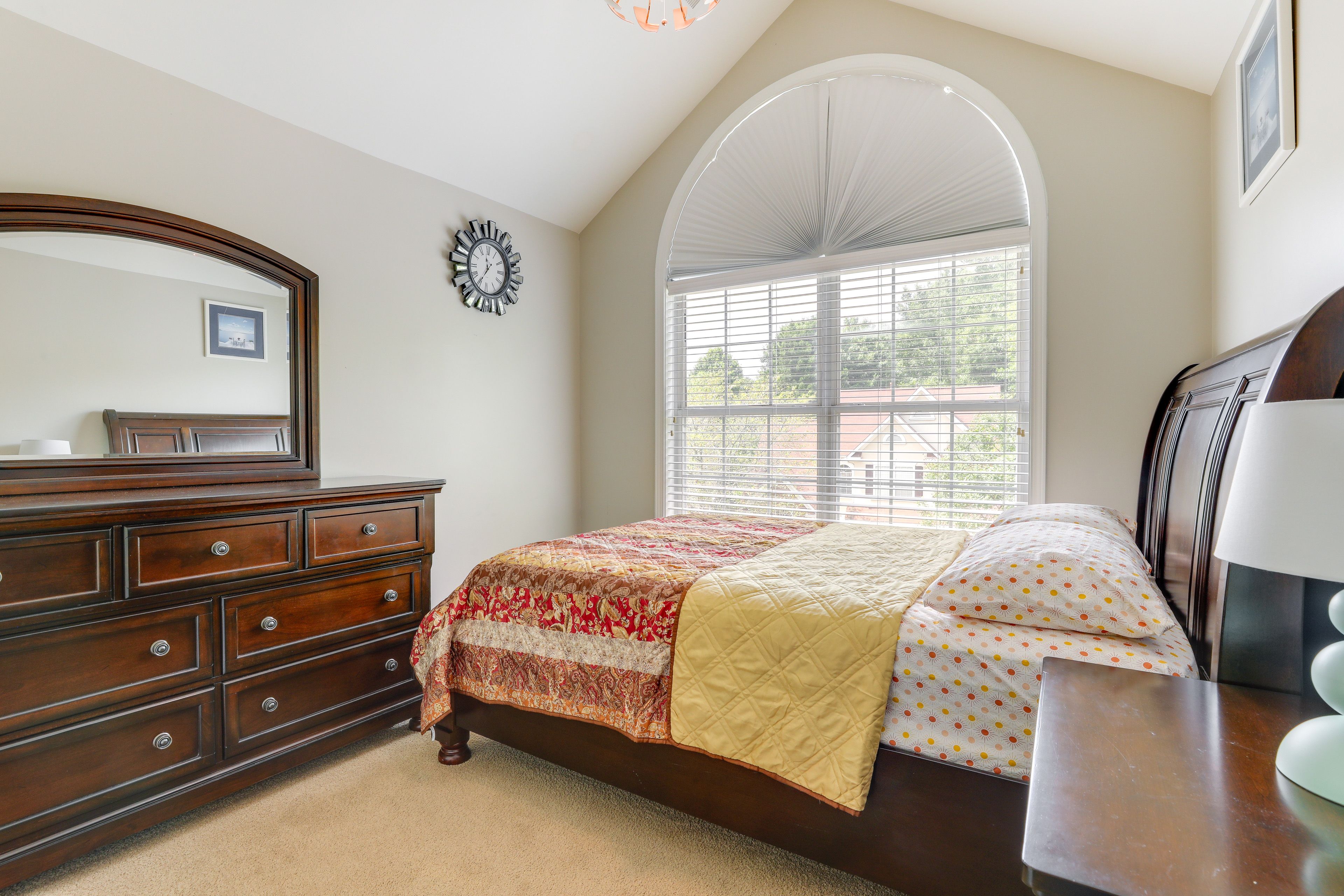 Bedroom 2 | 2nd Floor | Queen Bed