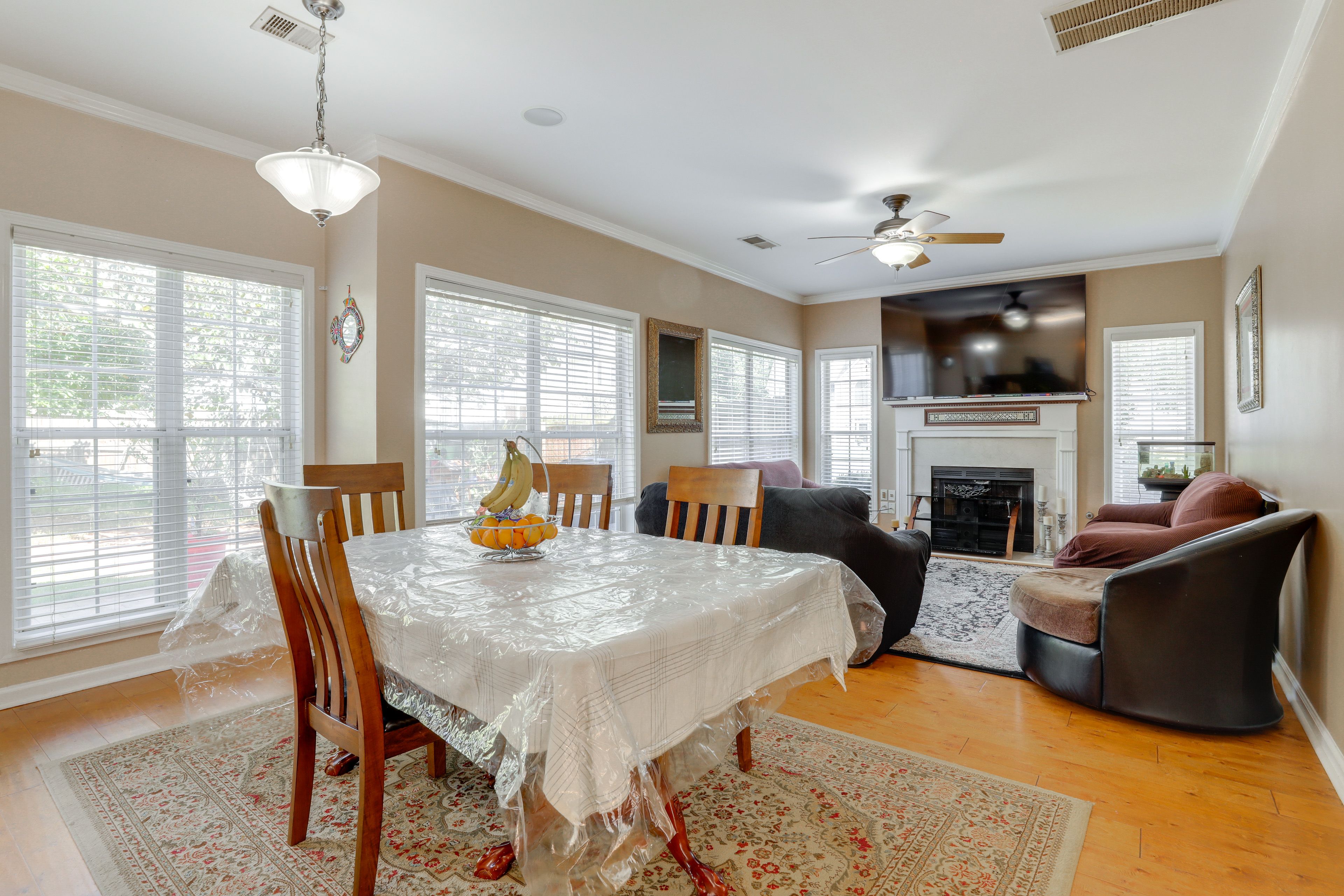 Main Living Area | Dining Table | Smart TV | 1st Floor