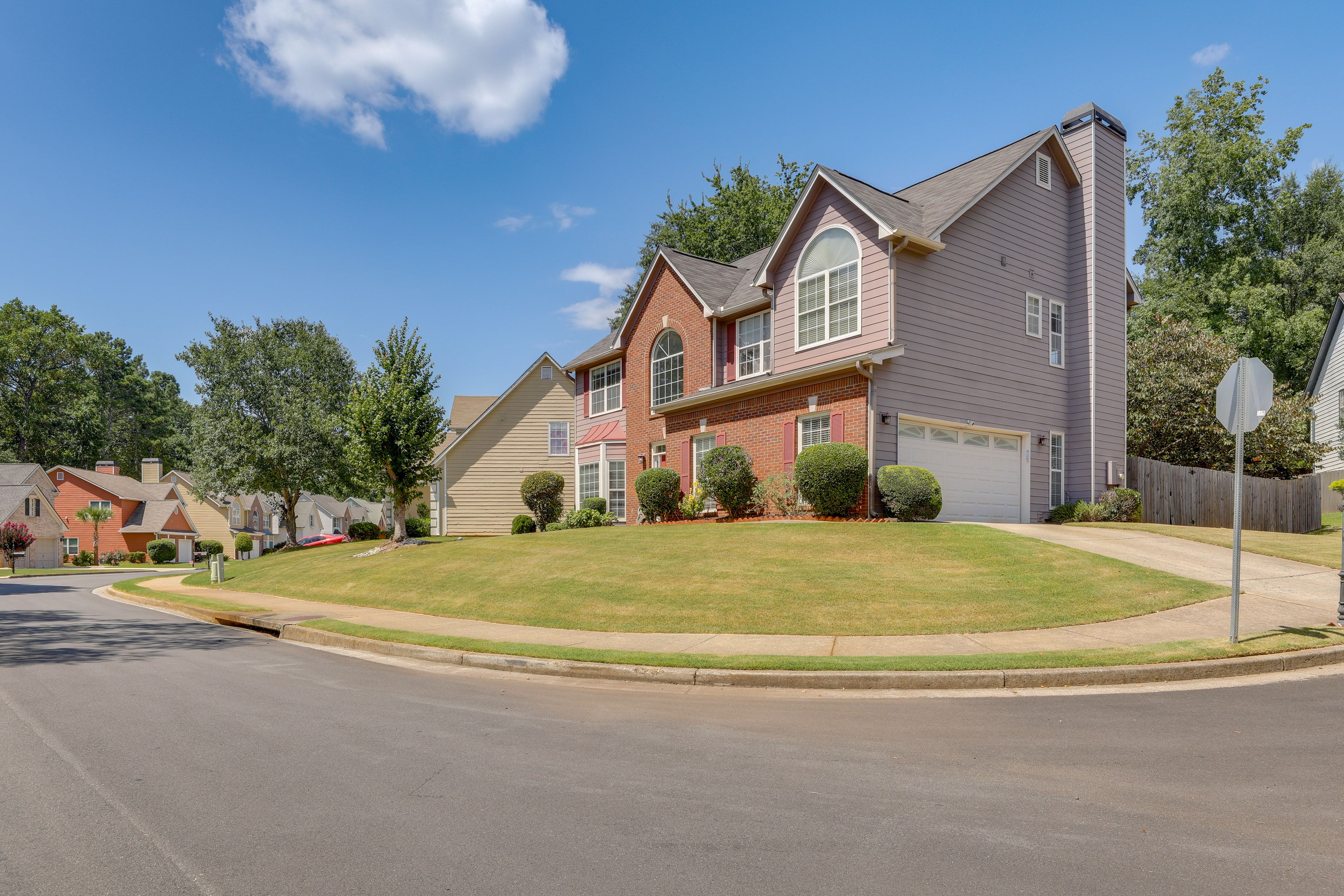 Parking | Driveway (2 Vehicles) | Free Street Parking | No Garage Access