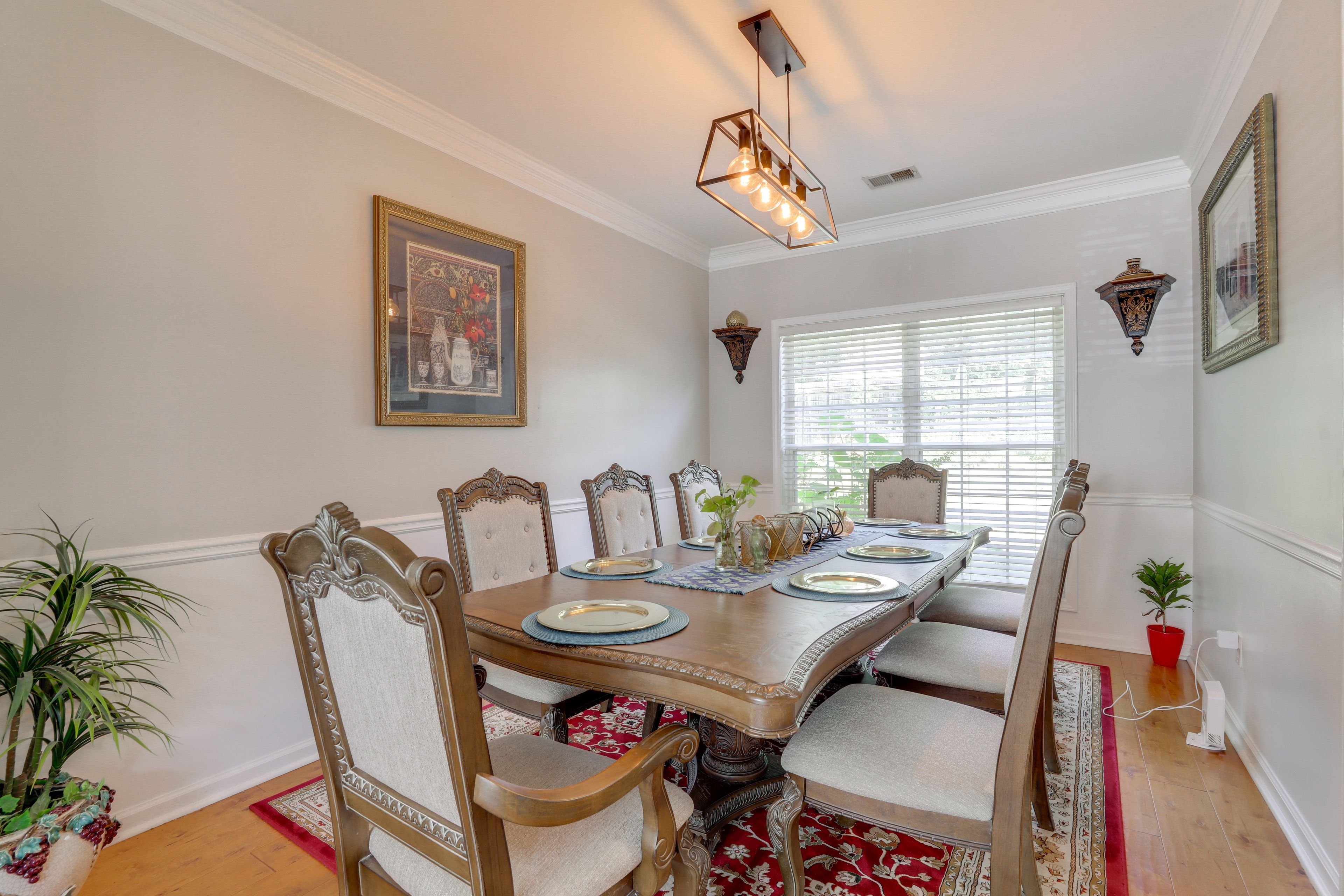 Dining Area | Dishware & Flatware Provided