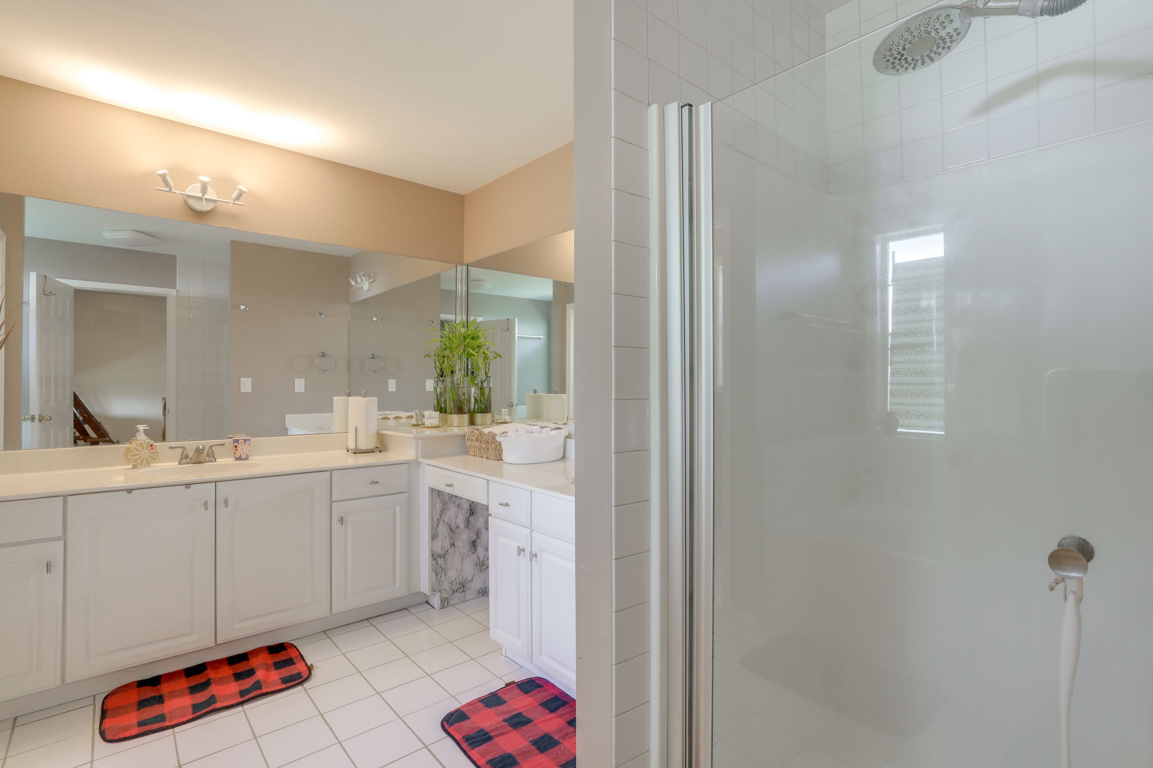 Full Bathroom | 2nd Floor