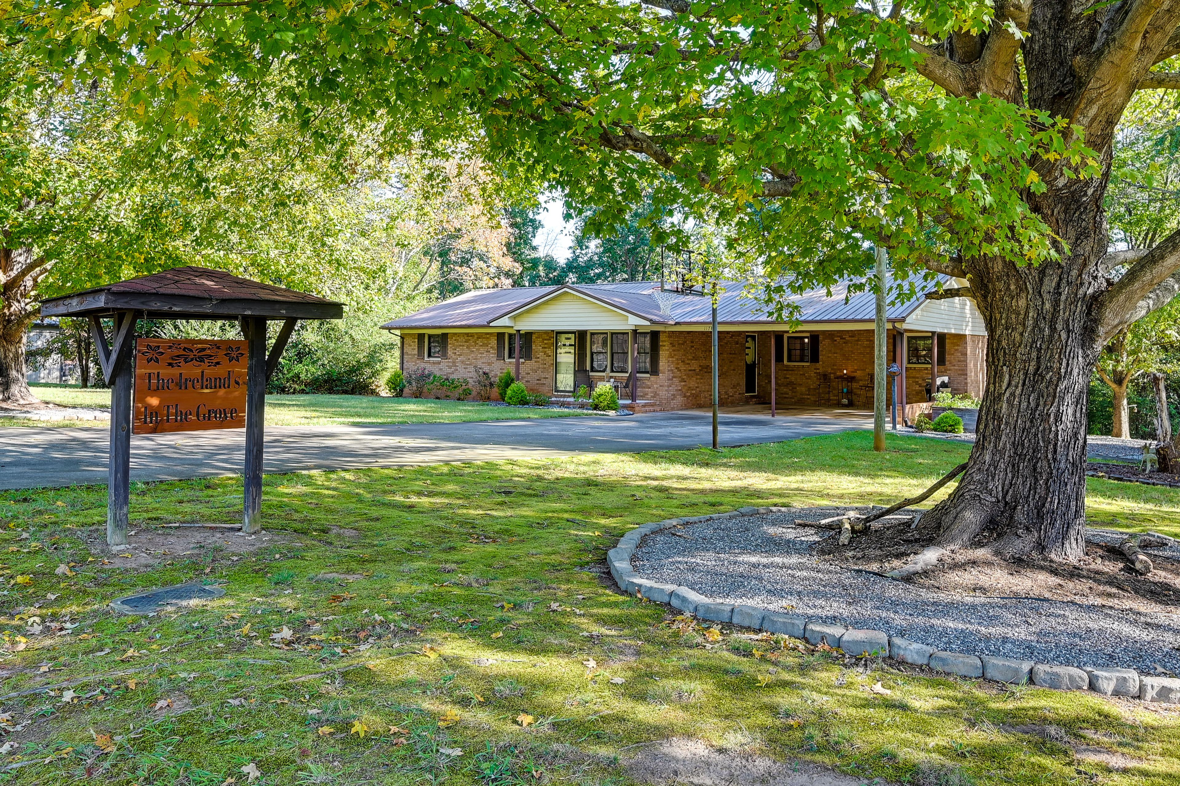 Parking | Carport (2 Vehicles) | Driveway (6 Vehicles)