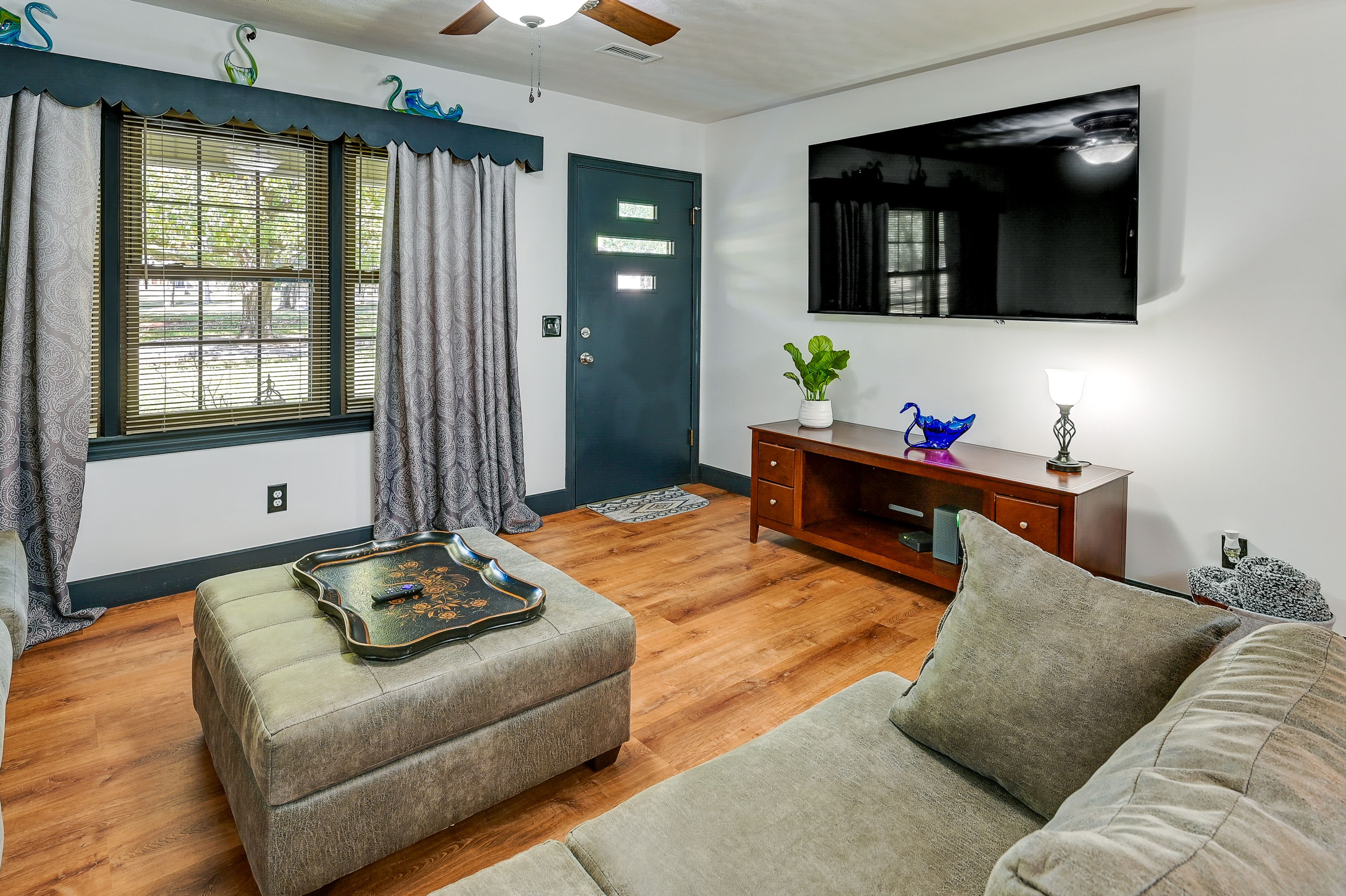 Living Room | Smart TVs