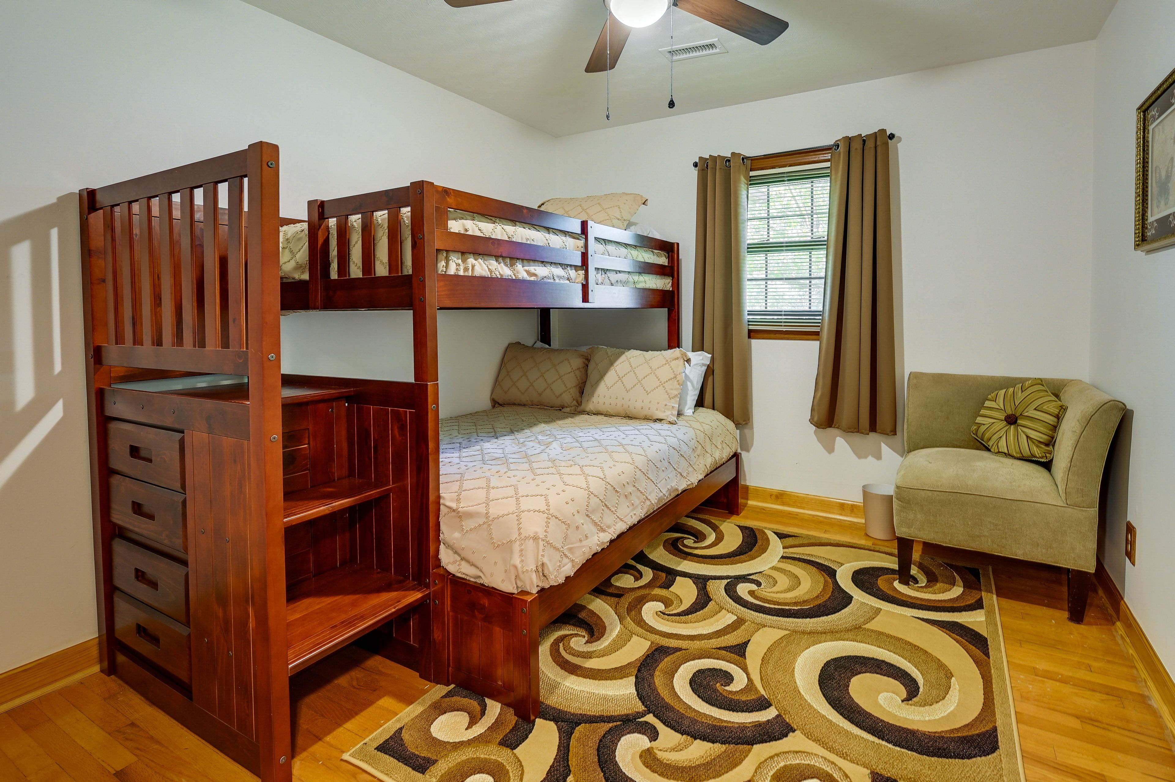 Bedroom 3 | Twin/Full Bunk Bed