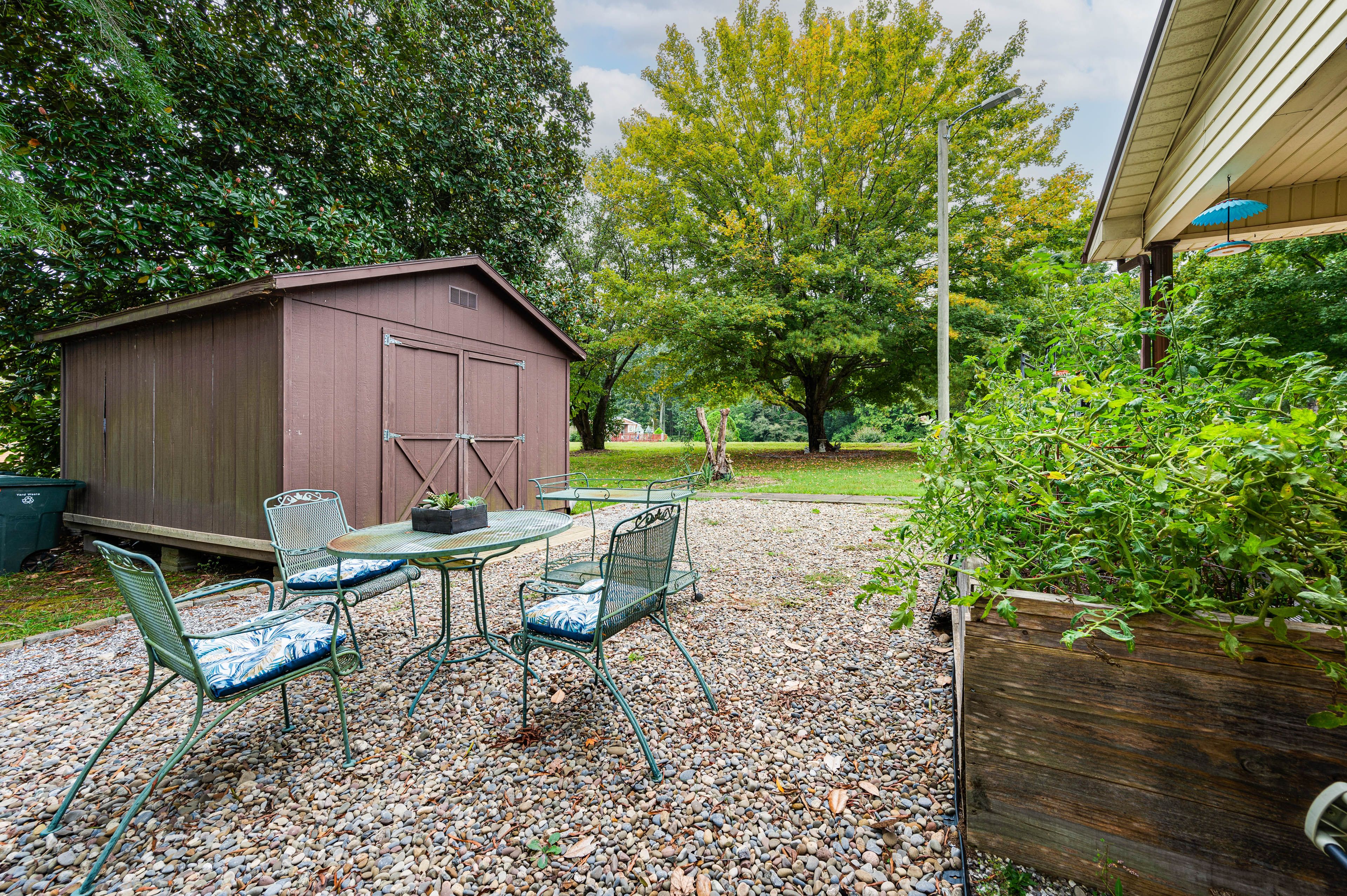 Front Exterior | Outdoor Dining Area