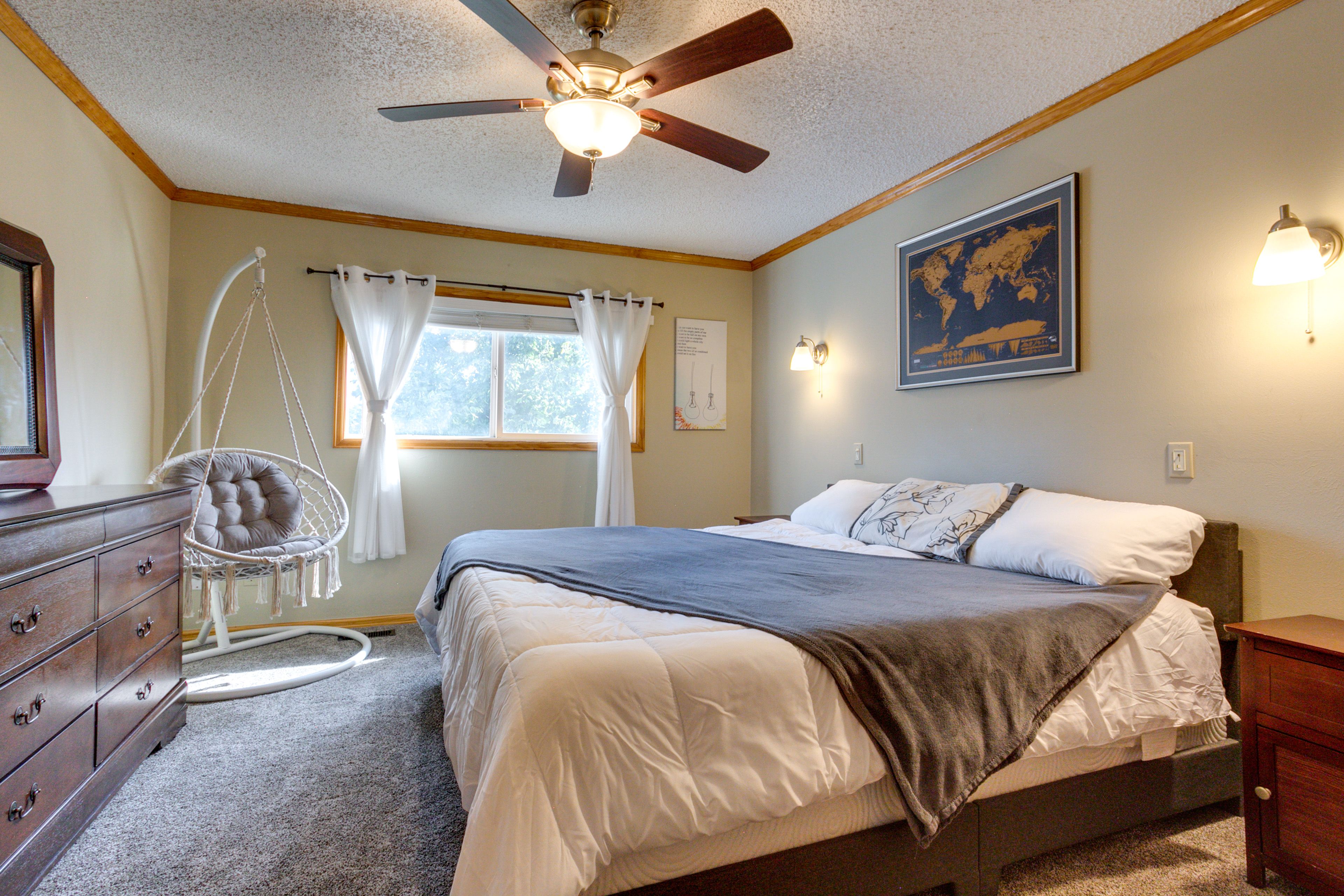 Bedroom 2 | Queen Bed