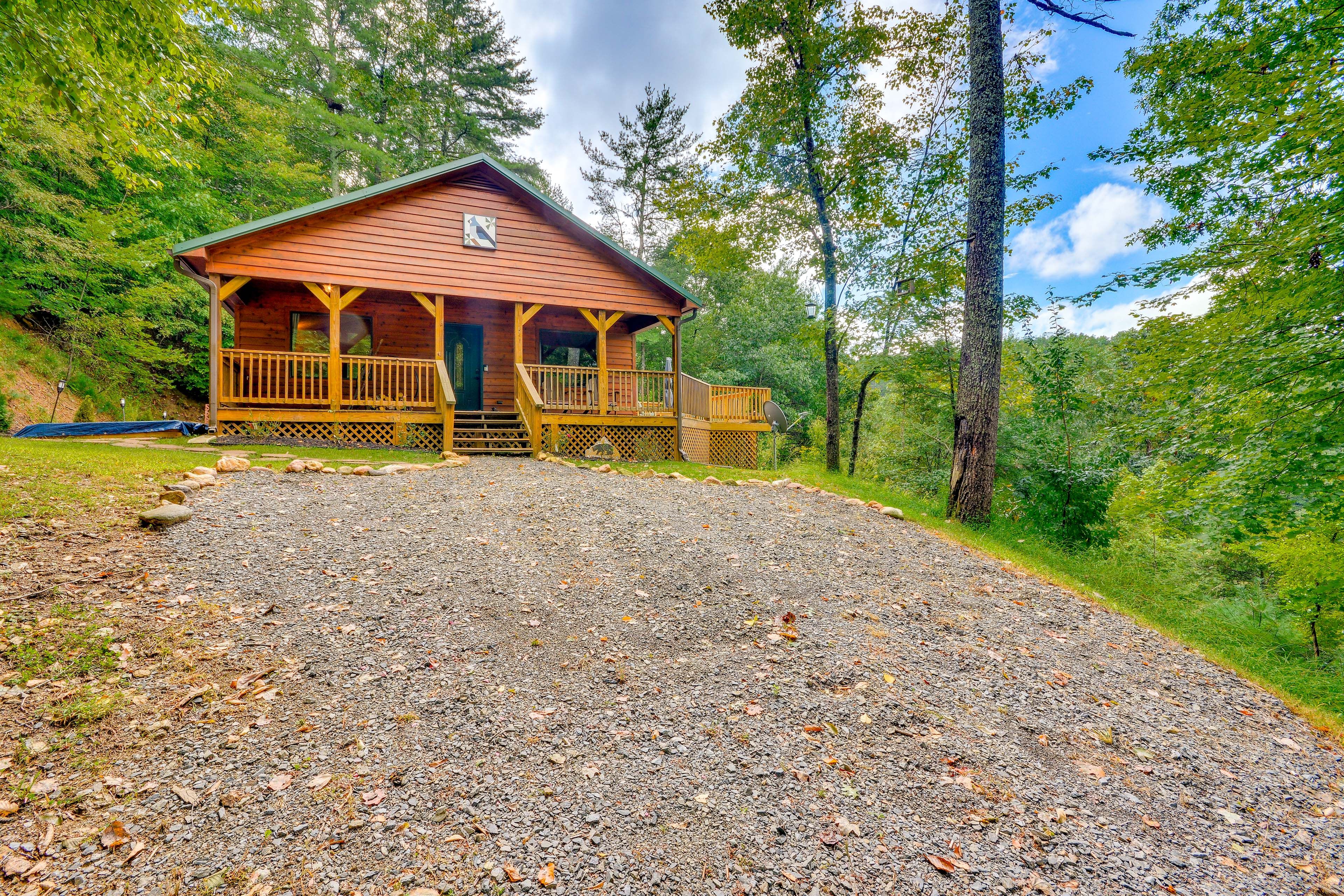 Cabin Exterior | Peaceful Wooded Surroundings