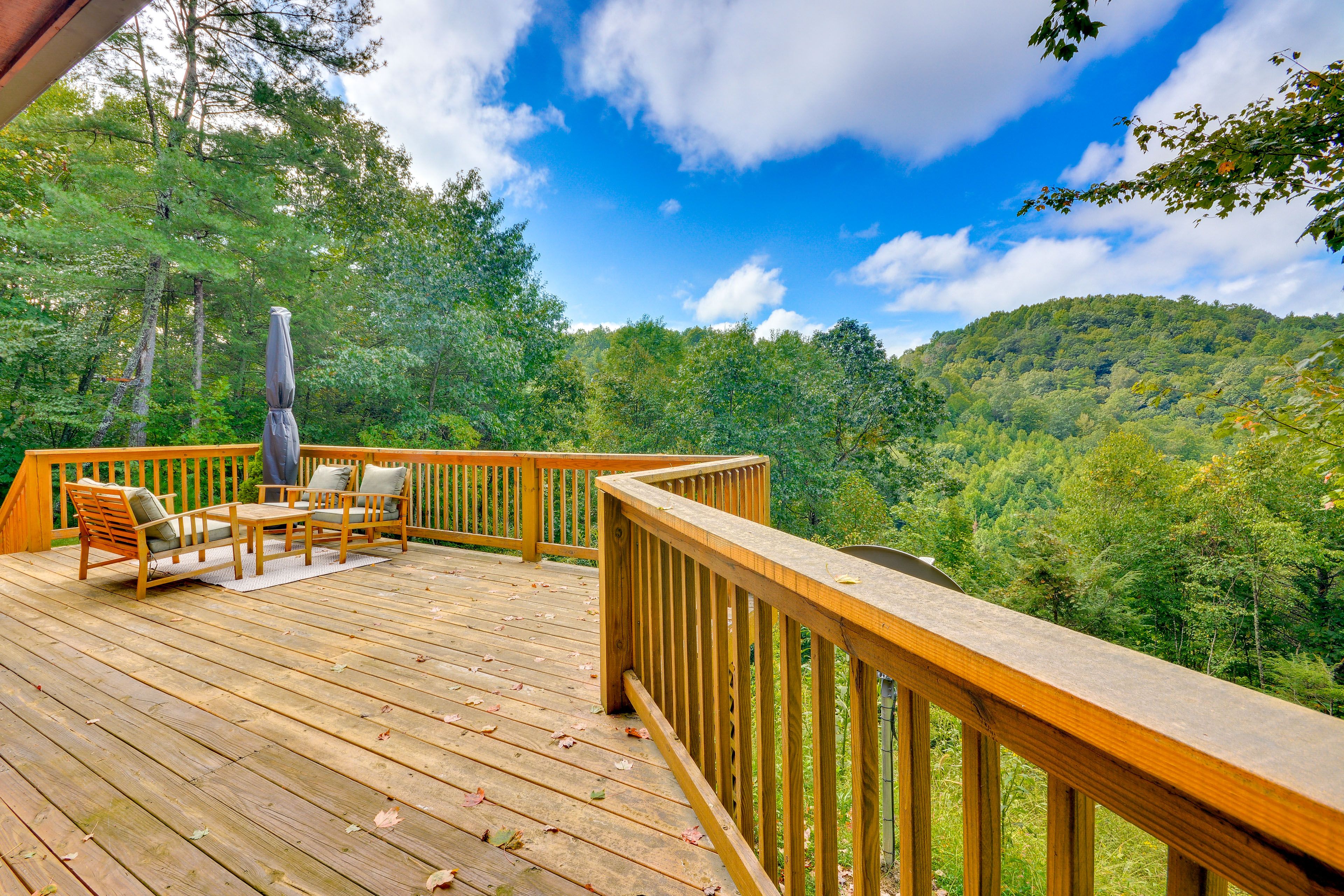 Woodlawn Vacation Rental | 2BR | 1.5BA | 1,036 Sq Ft | Stairs Required