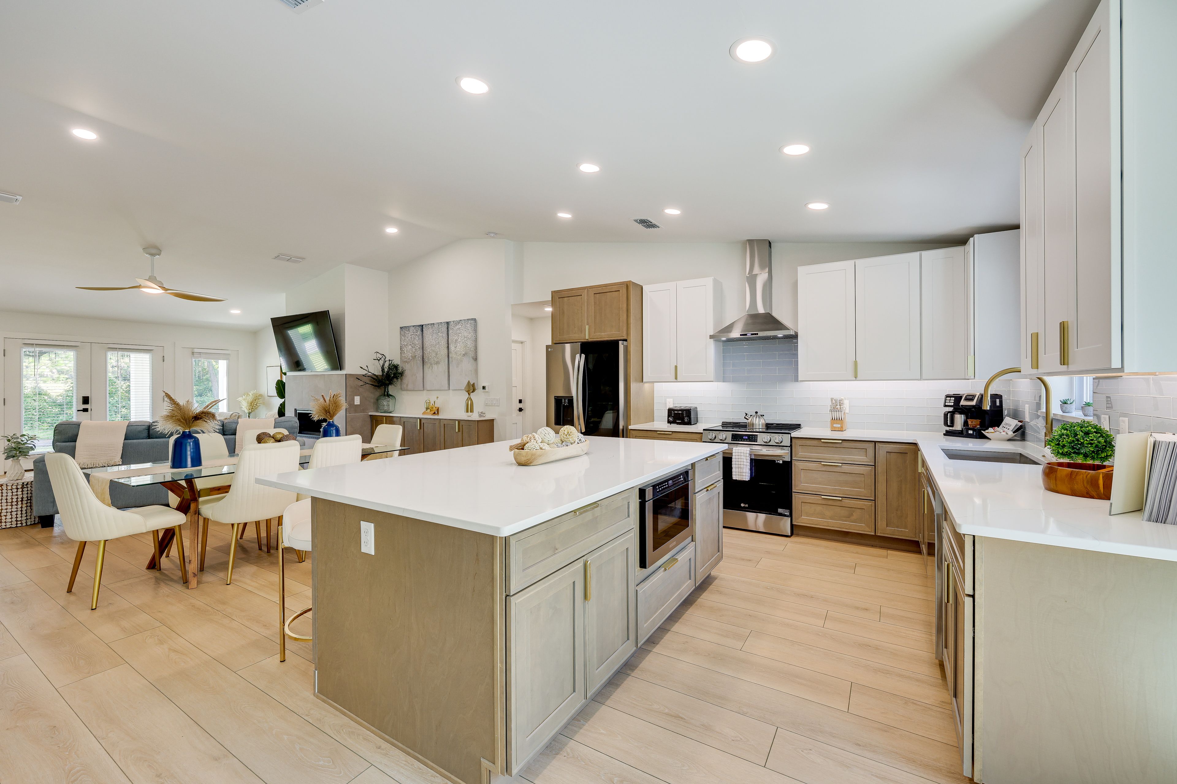 Kitchen | In-Unit Laundry | Self Check-In | 1 Mi to Saint Augustine Beach